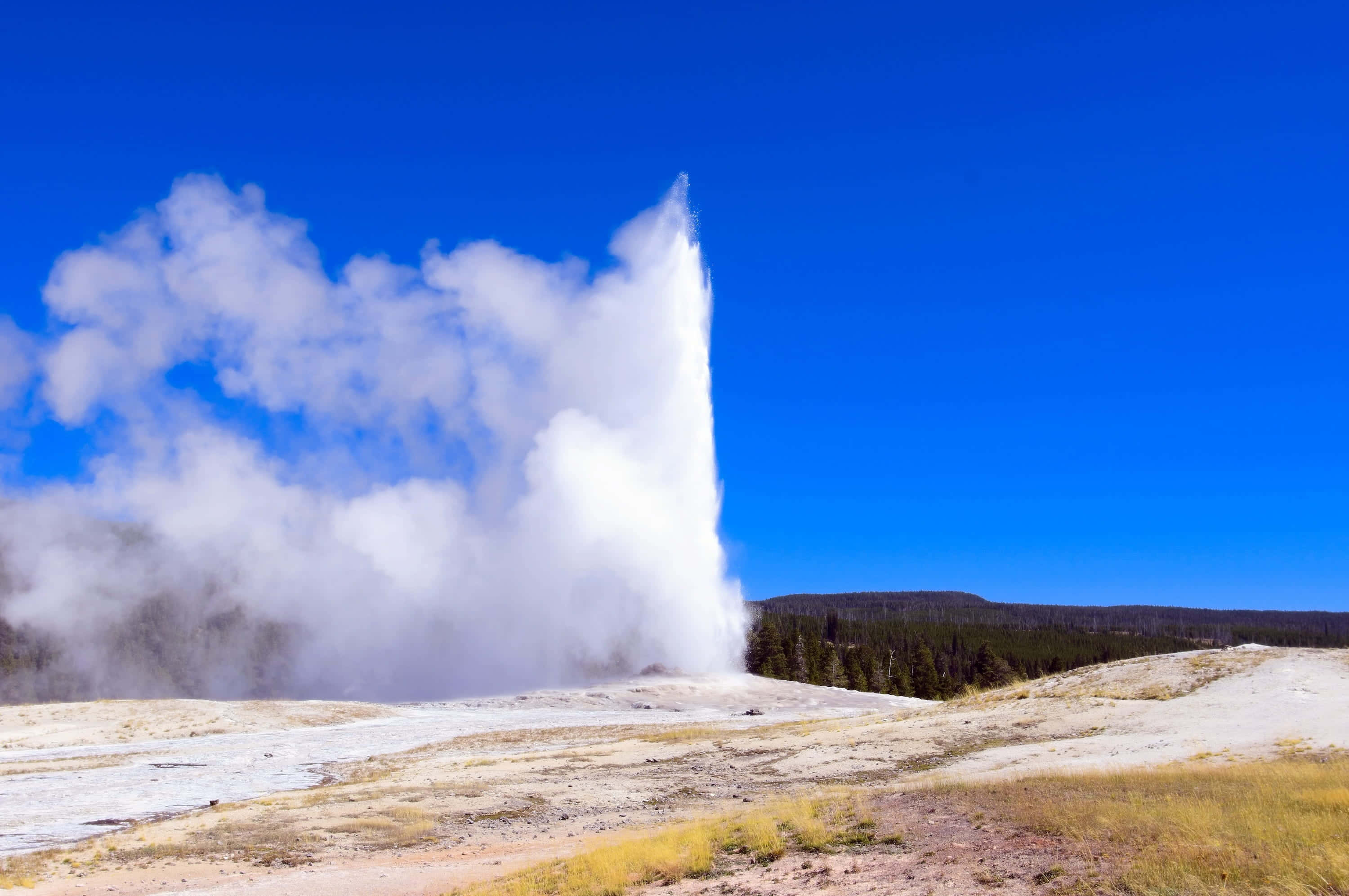 Yellowstone Geysers, geyser, towering plume of steam, 2K Desktop Wallpaper