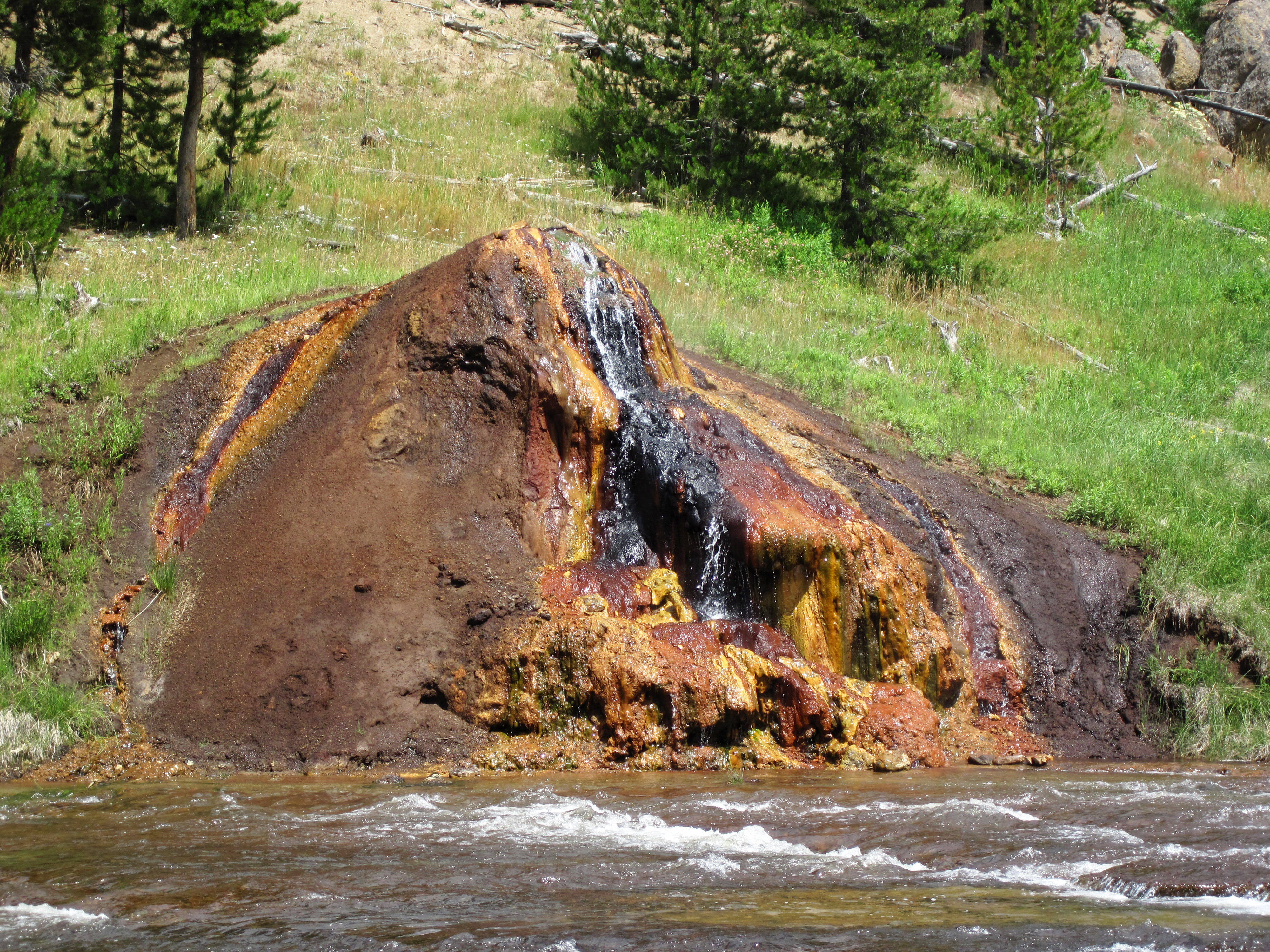 Yellowstone National Park, chocolate pot, mineral-rich hot spring, 4K Desktop Wallpaper