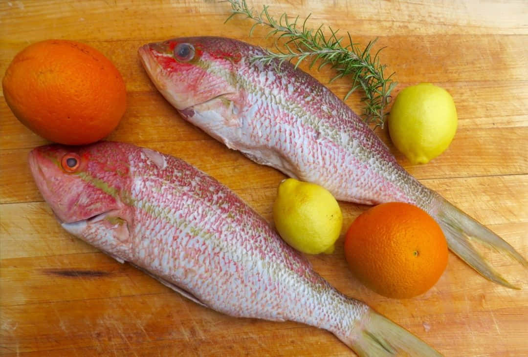 Yellowtail Snapper, citrus, wooden board, SD Desktop Wallpaper