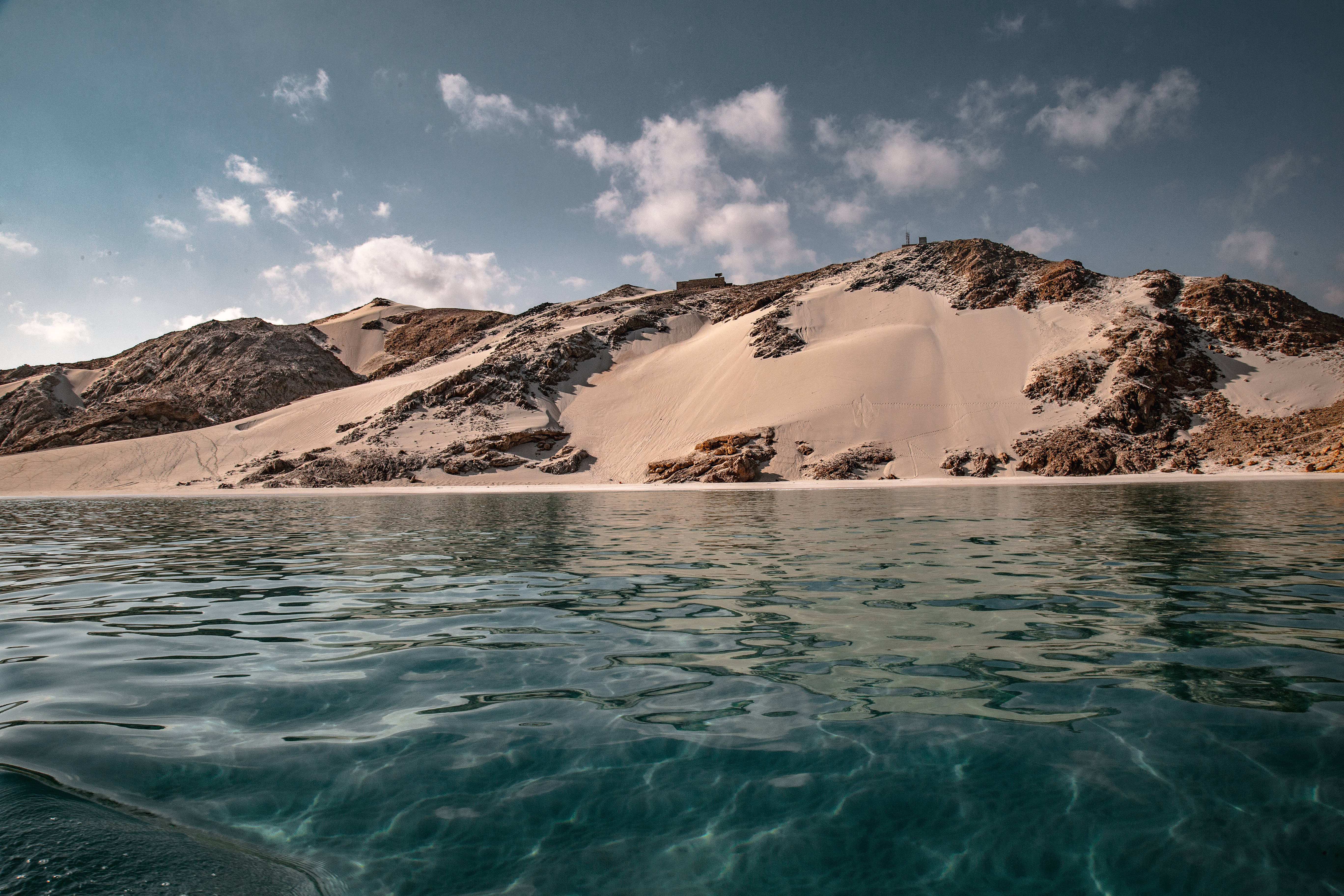 Yemen, turquoise waves, sandy desert island, 5K Desktop Wallpaper