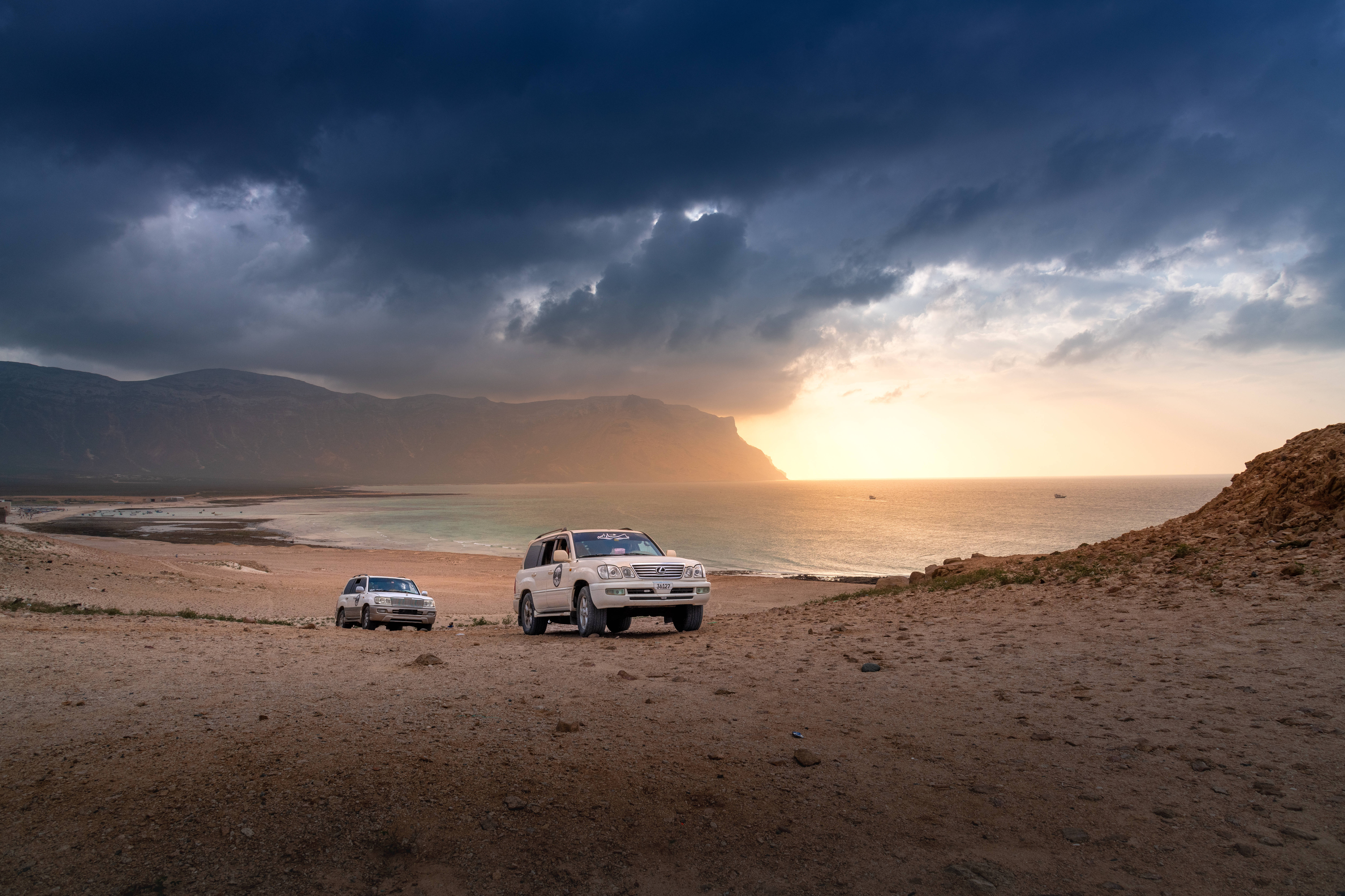 Yemen, sunset, rugged desert beach, 8K Desktop Wallpaper