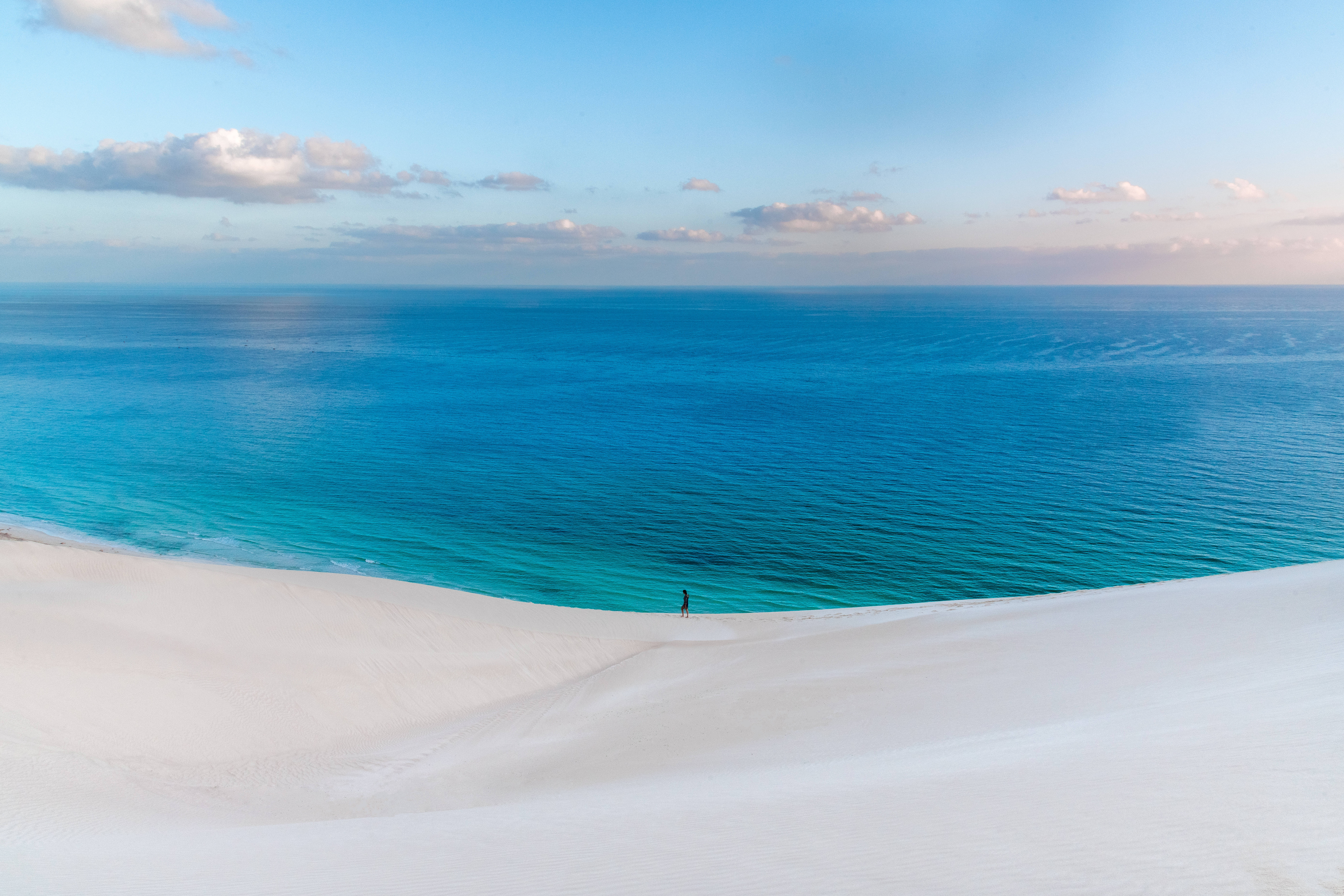 Yemen, blue sea, white sand dune, 8K Desktop Wallpaper