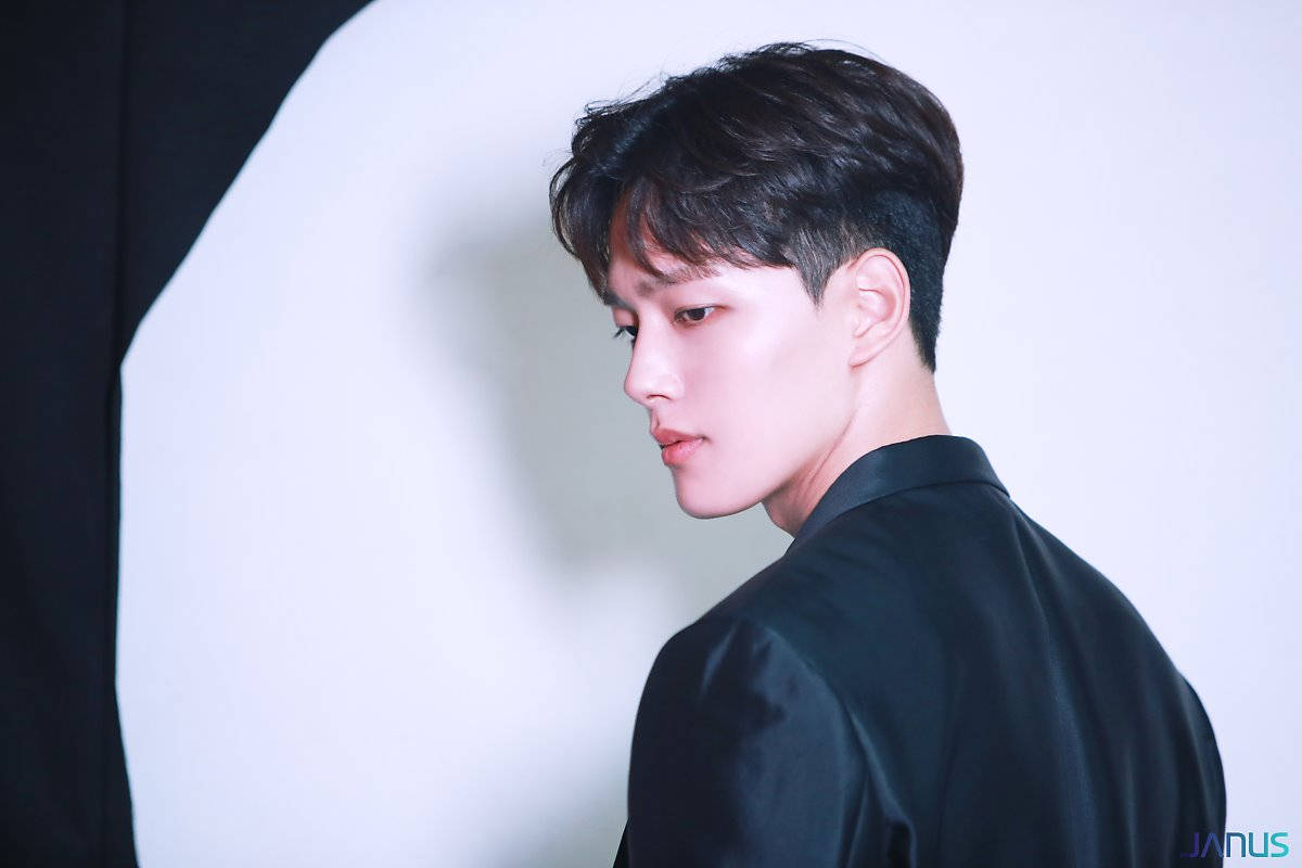 Yeo Jin Goo, hair undercut, black shirt, SD Desktop Wallpaper