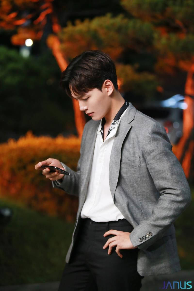 Yeo Jin Goo, gray blazer, white shirt, SD Phone Wallpaper
