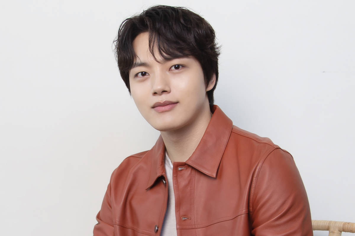 Yeo Jin Goo, leather jacket, brown, SD Desktop Wallpaper