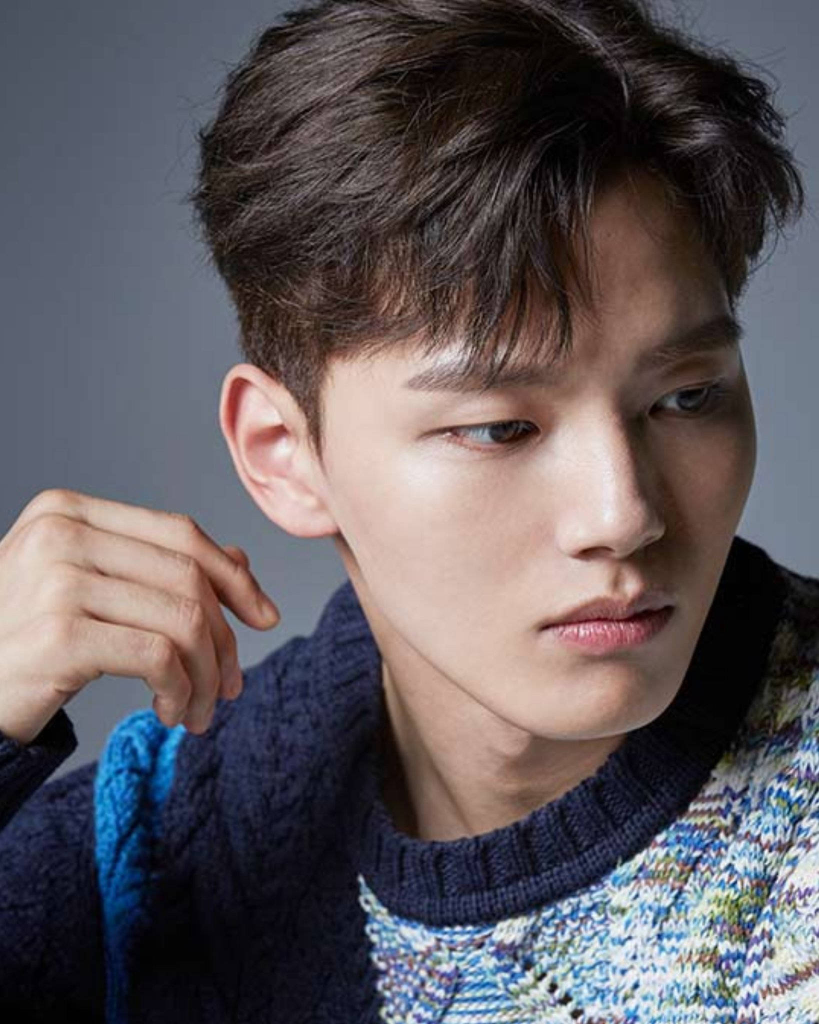 Yeo Jin Goo, short hair, colorful knit sweater, Full HD Phone Wallpaper