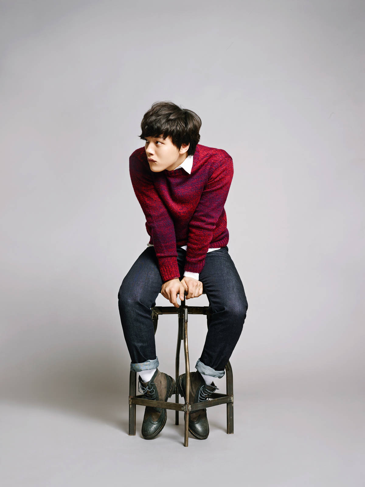 Yeo Jin Goo, red sweater, metal stool, HD Phone Wallpaper
