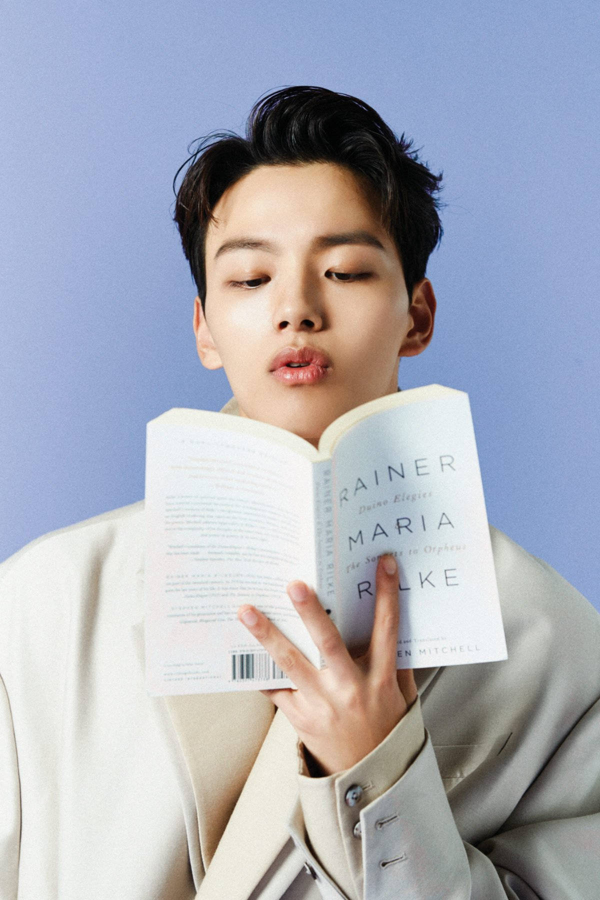 Yeo Jin Goo, beige suit, book titled Rainer Maria Rilke, HD Phone Wallpaper