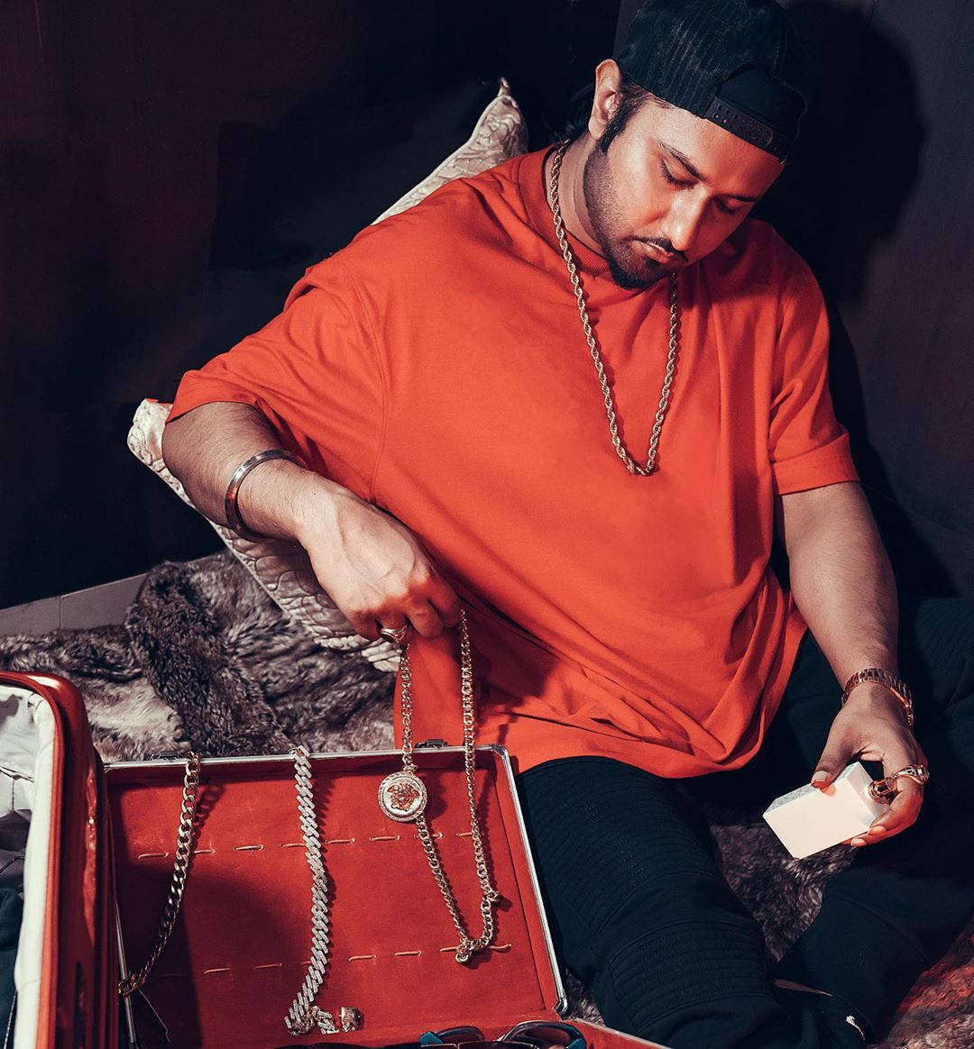 Yo Yo Honey Singh, orange tee, black cap, SD Phone Wallpaper
