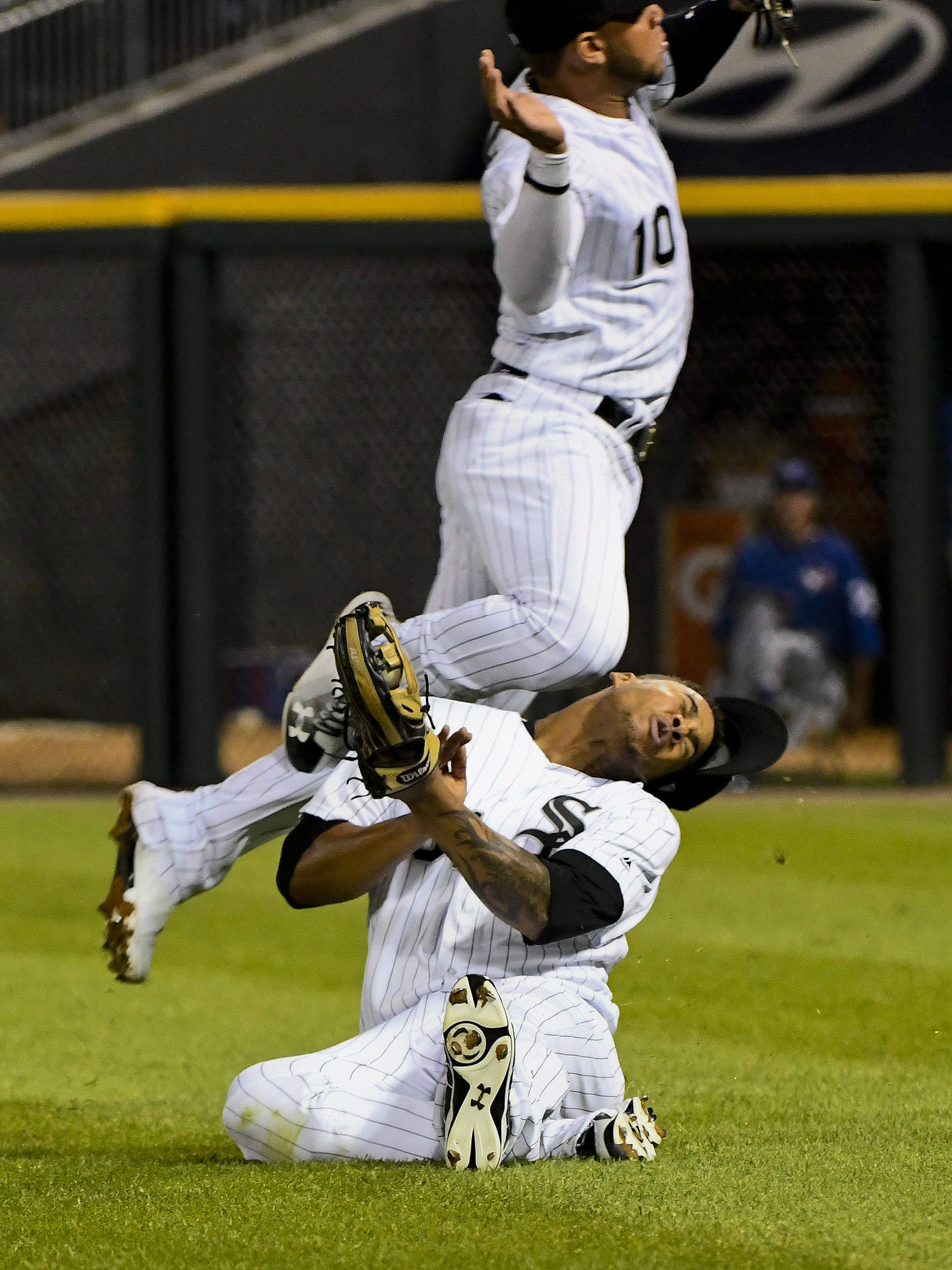 Yoan Moncada, nighttime, field play, 2K Phone Wallpaper