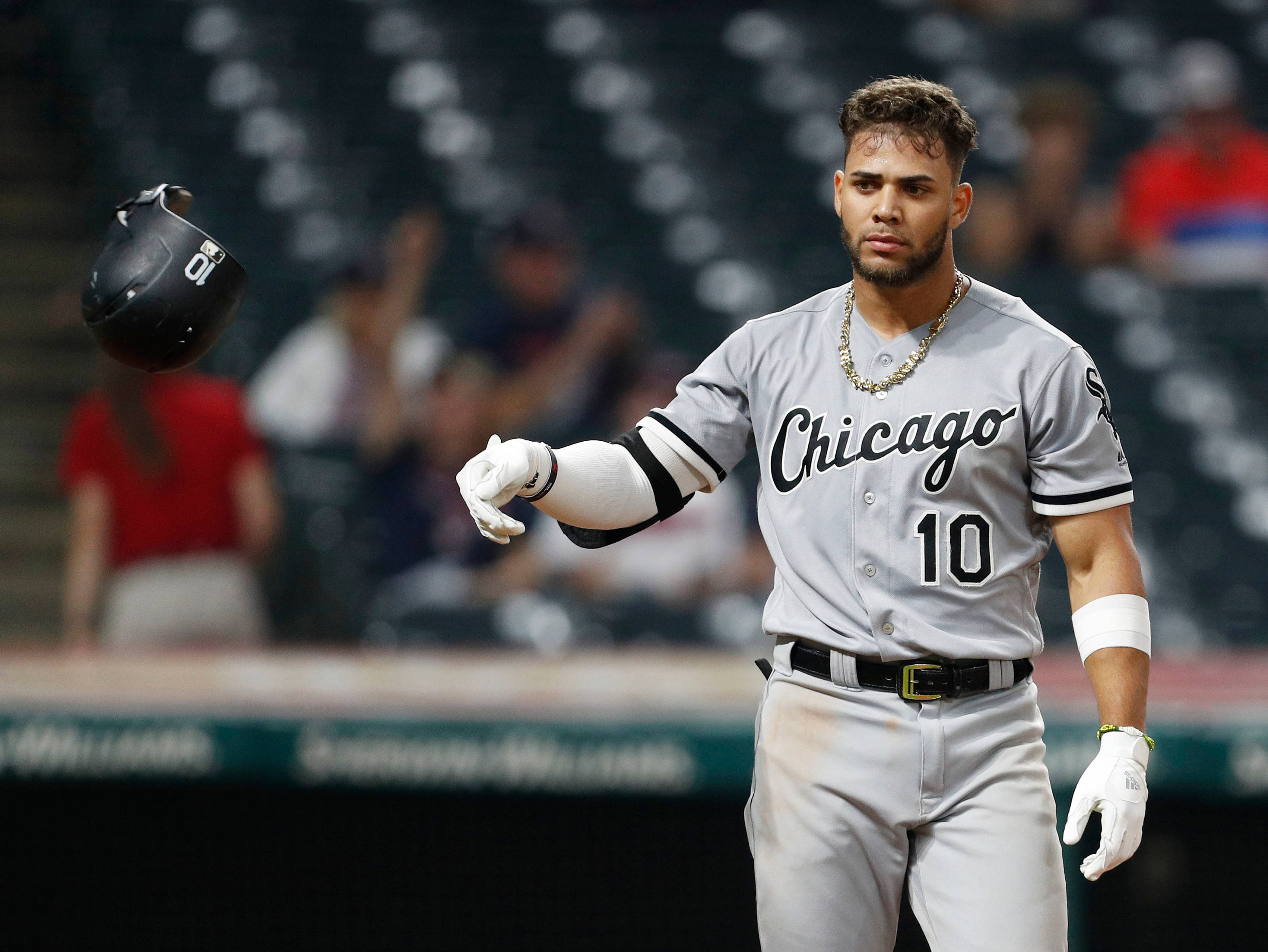 Yoan Moncada, gray uniform, stadium field, 2K Desktop Wallpaper