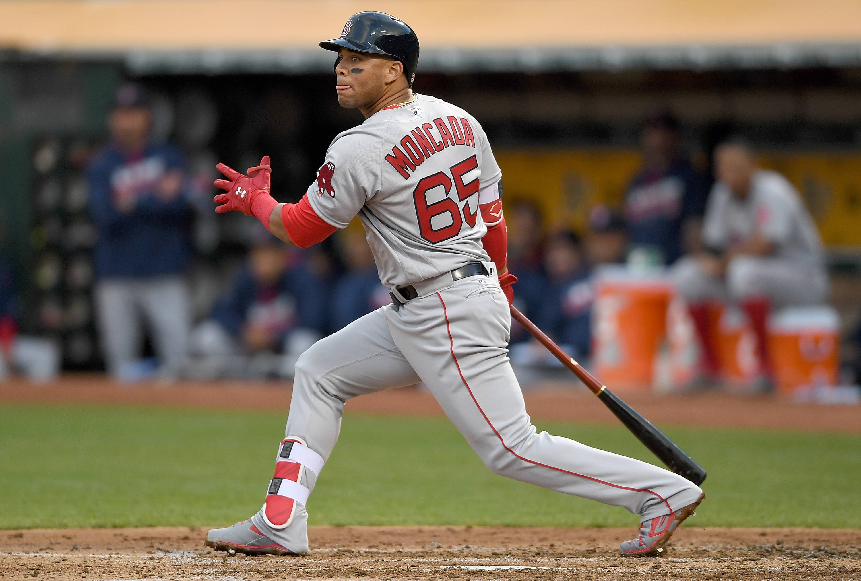 Yoan Moncada, baseball bat, gray and red uniform, 2K Desktop Wallpaper