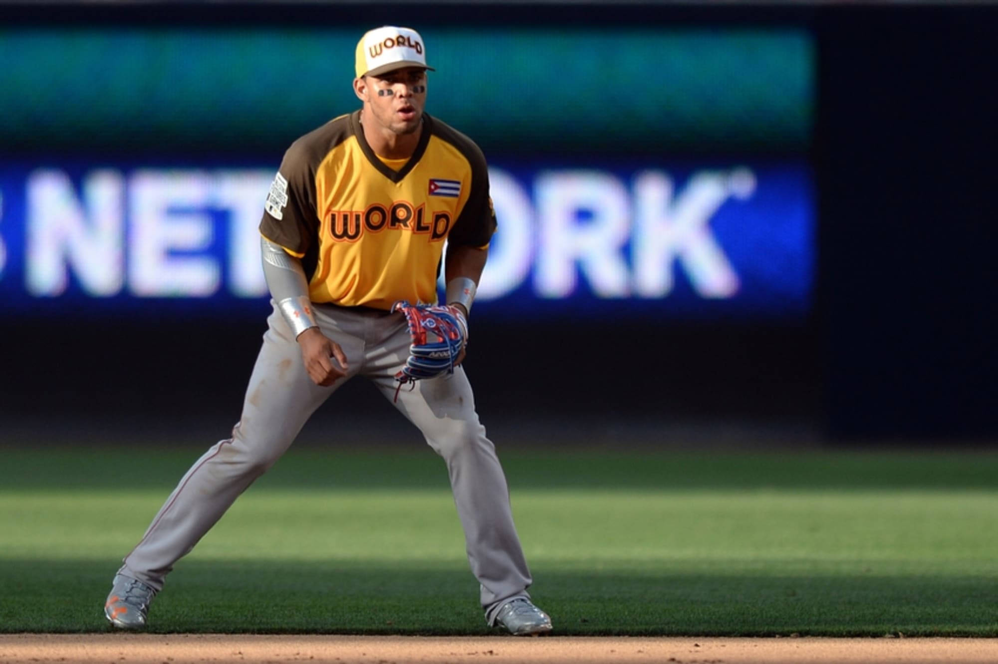 Yoan Moncada, yellow jersey, brown 'WORLD' uniform, Full HD Desktop Wallpaper