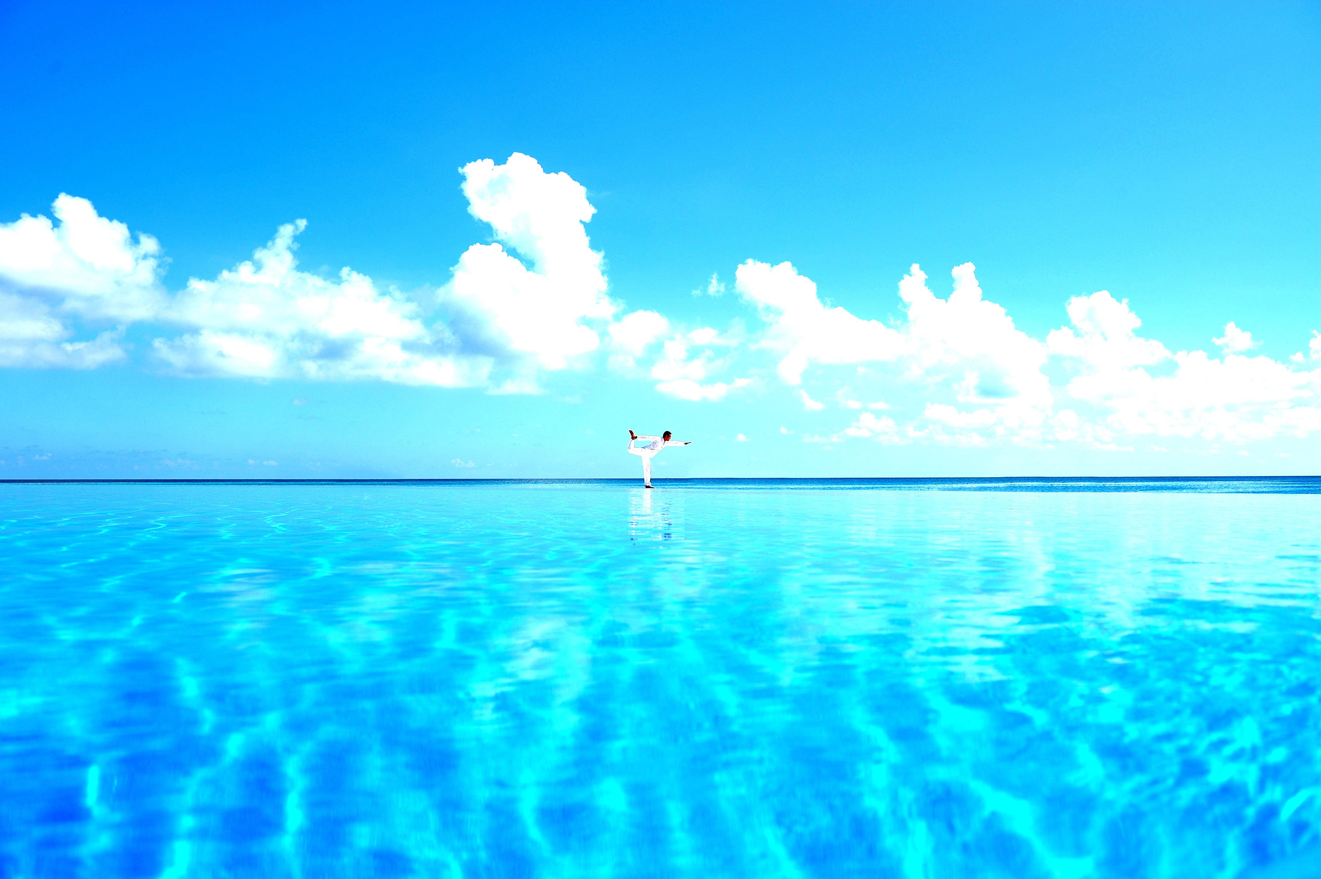 yoga, turquoise ocean, bright blue sky, 4K Desktop Wallpaper
