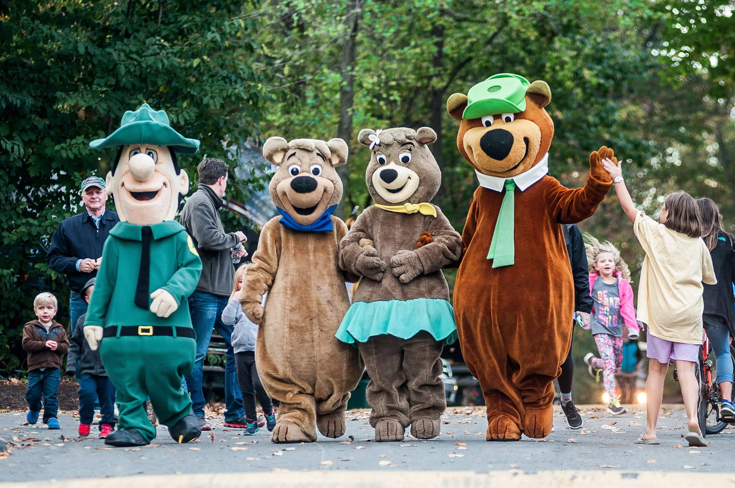 Yogi Bear, Friends Mascot, cartoon bear characters, 2K Desktop Wallpaper