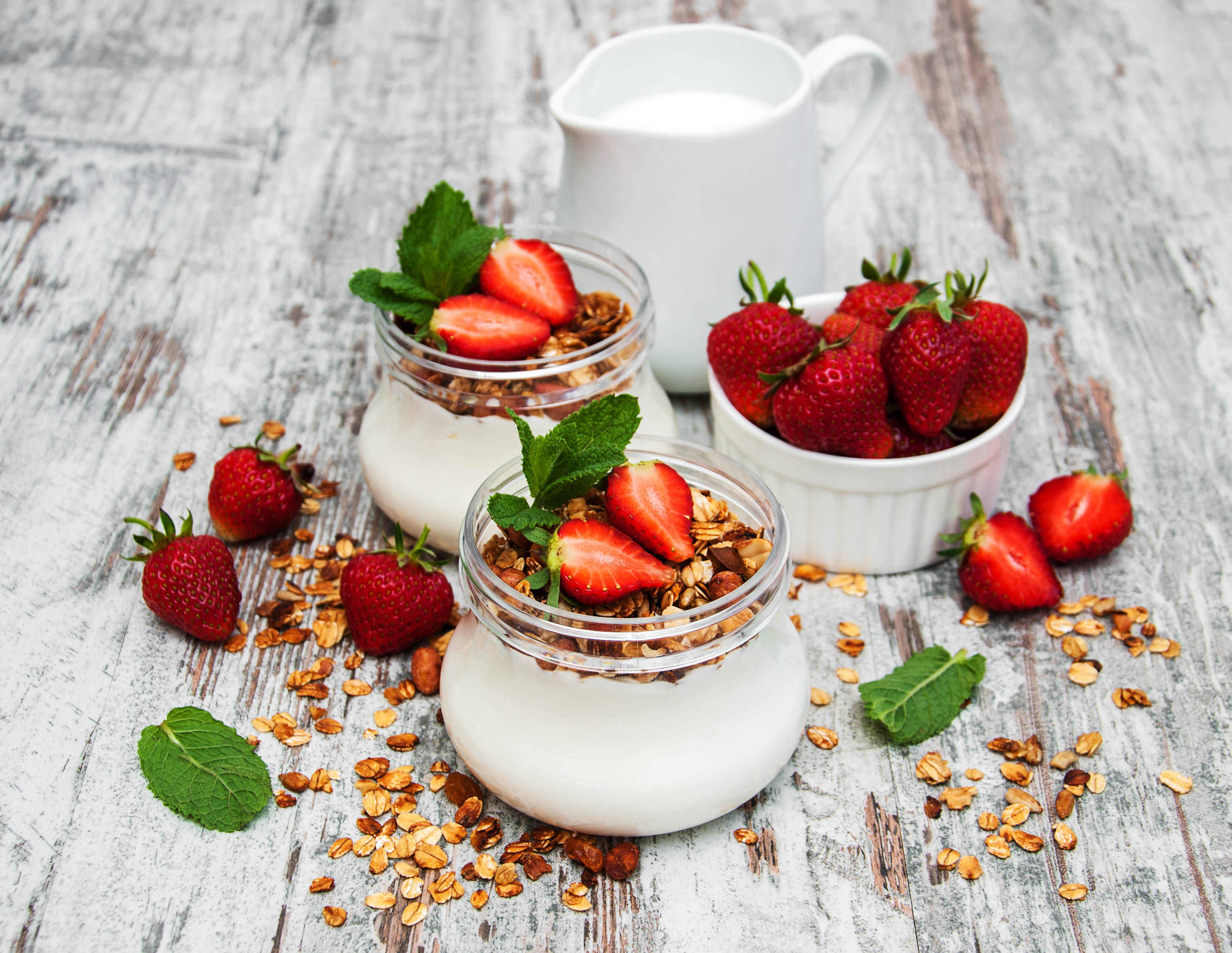 Yogurt Pitcher, strawberries, mint, 2K Desktop Wallpaper