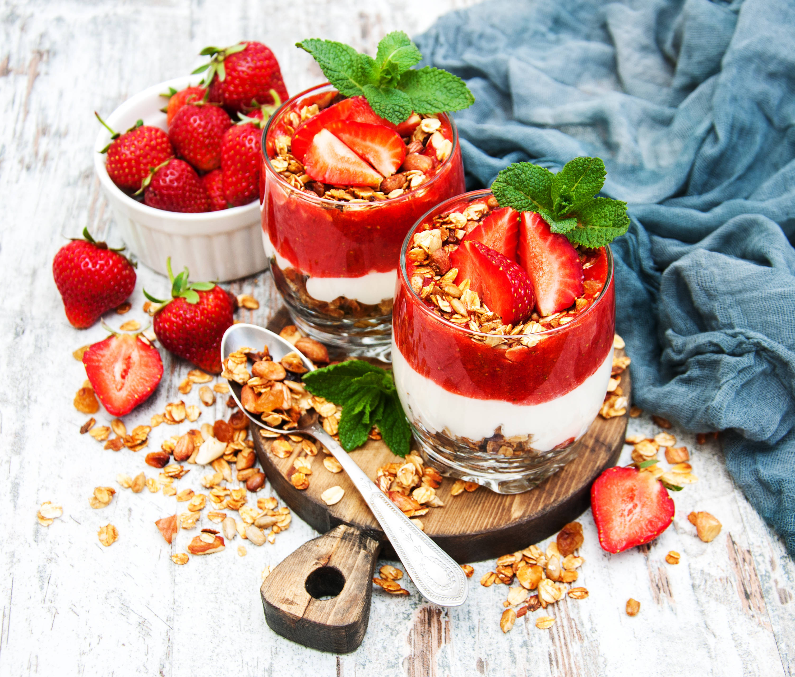 yogurt, strawberries, oats, 2K Desktop Wallpaper