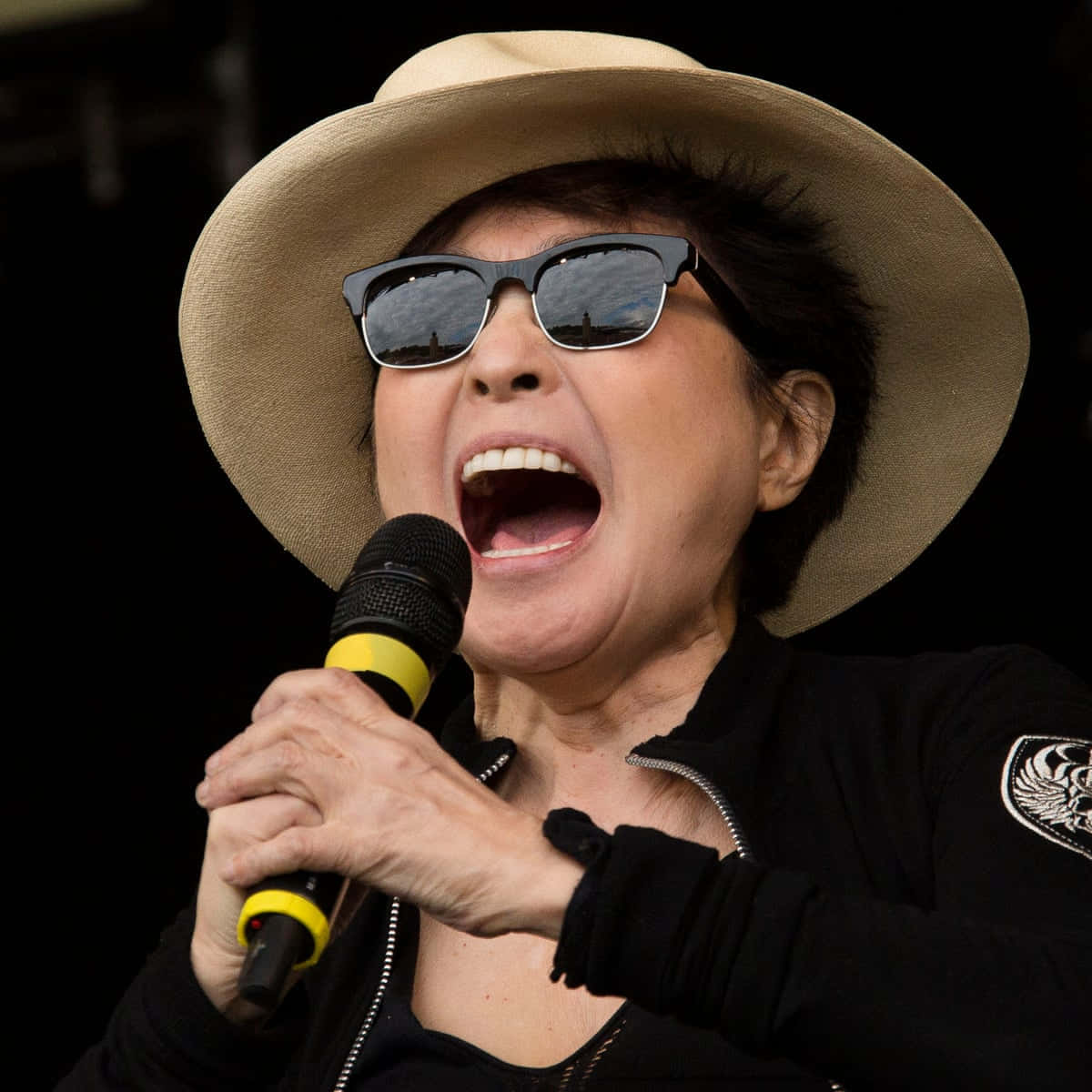 Yoko Ono, screaming microphone, short dark hair, SD Desktop Wallpaper