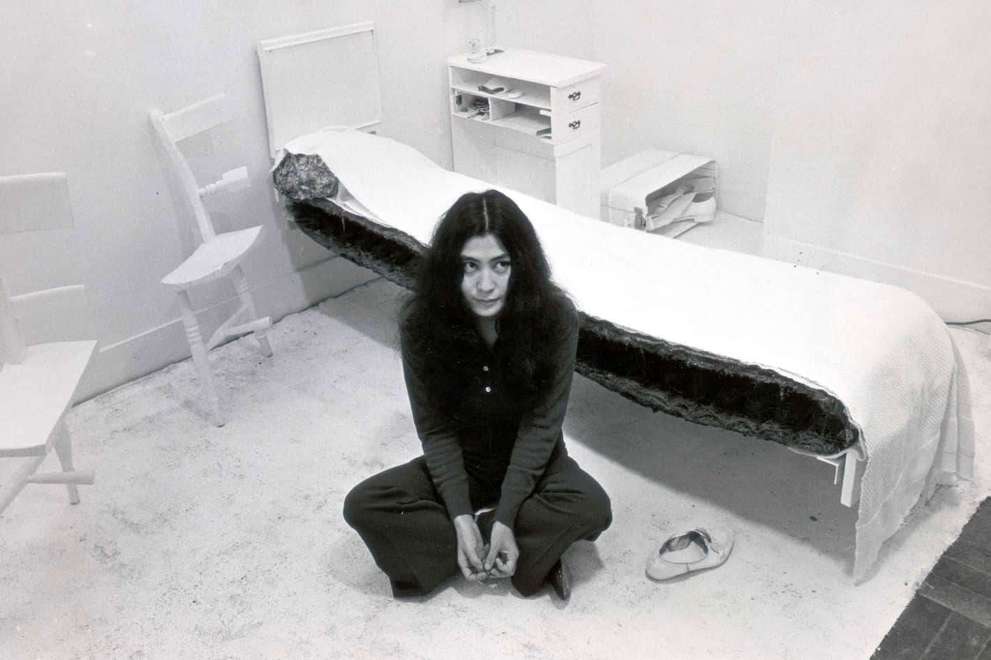 Yoko Ono, stark white room, snowy floor, HD Desktop Wallpaper