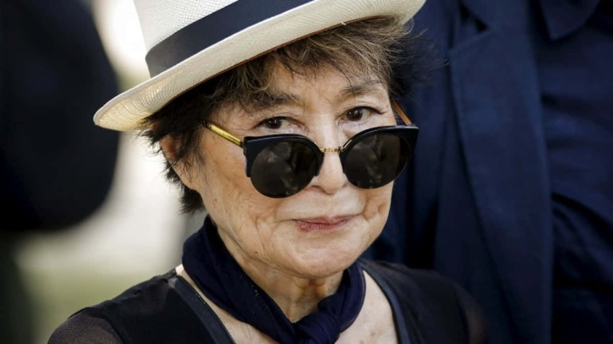 Yoko Ono, white hat, black band, SD Desktop Wallpaper
