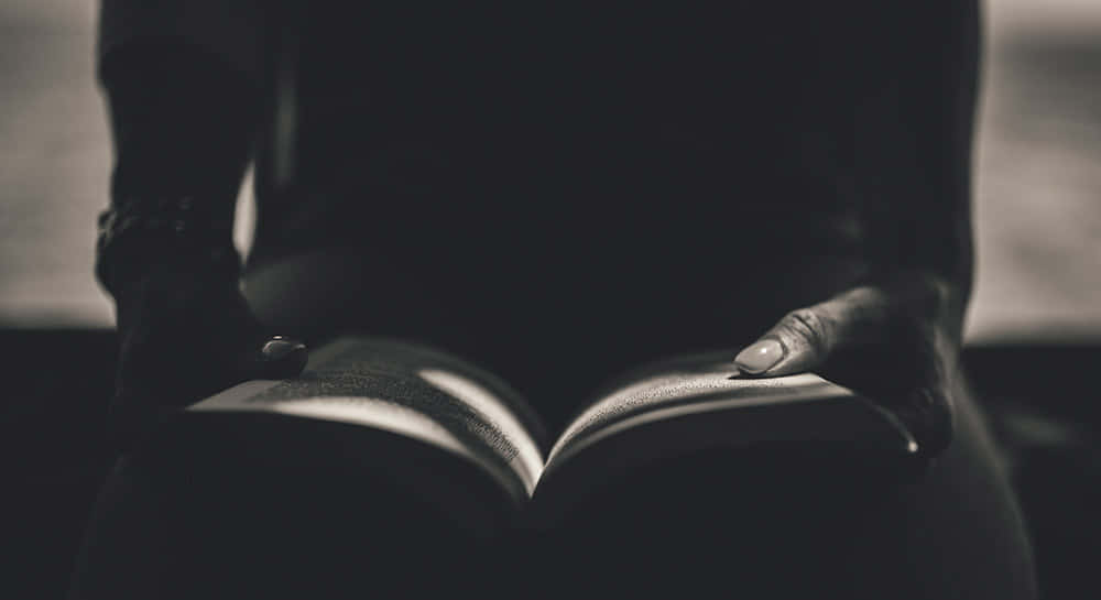 Contemplative Reading Yom Kippur, open book, dimly lit, SD Desktop Wallpaper