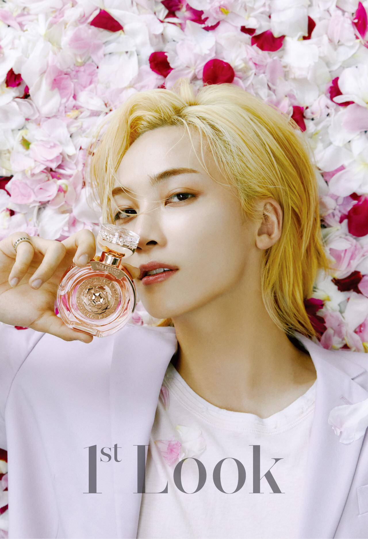 Yoon Jeonghan, blonde hair, pink and white petals, HD Phone Wallpaper