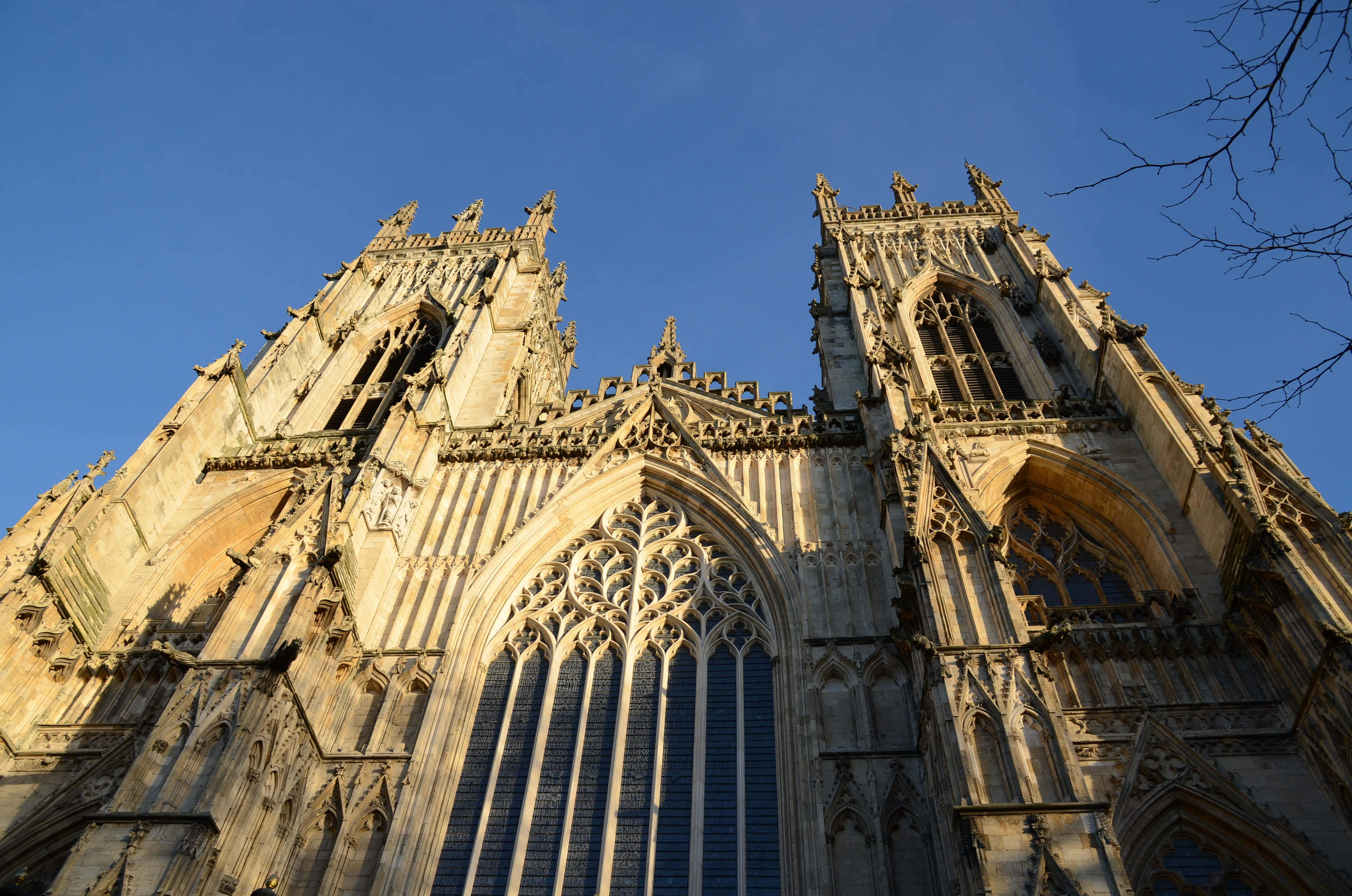 York Minster Cathedral, Gothic cathedral facade, golden sunlight, 4K Desktop Wallpaper