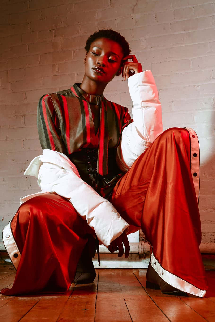 young female model, brown skin, bold red and white fashion, HD Phone Wallpaper