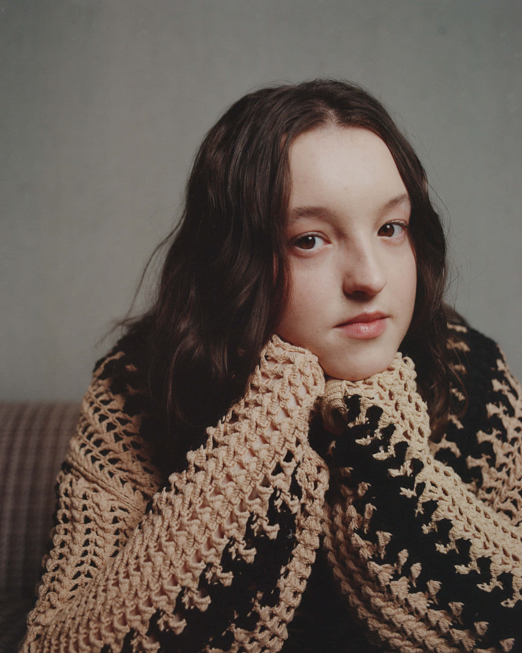 young actress, dark wavy hair, beige crocheted scarf, Full HD Phone Wallpaper
