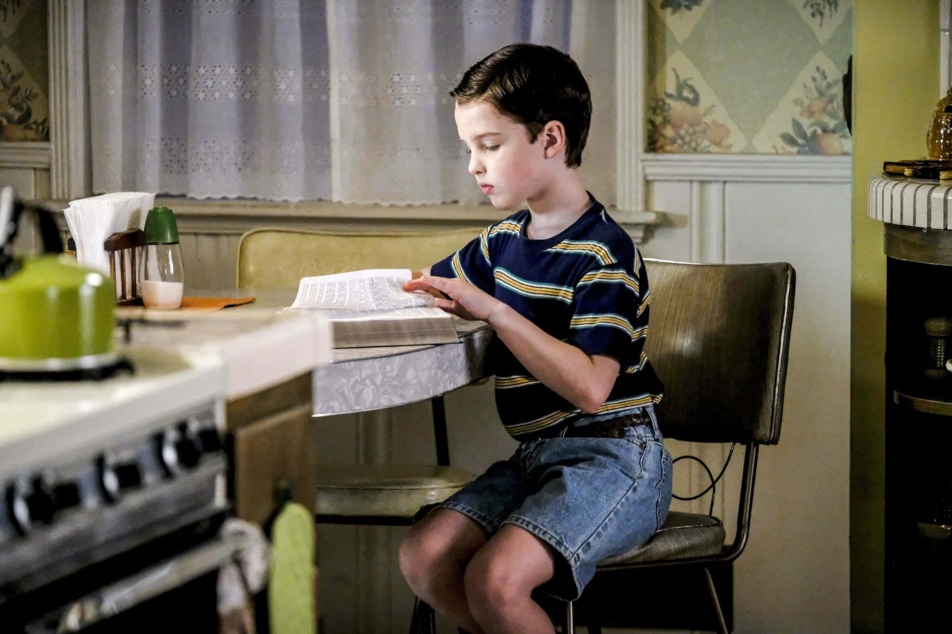 Young Sheldon, striped shirt, kitchen table, Full HD Desktop Wallpaper