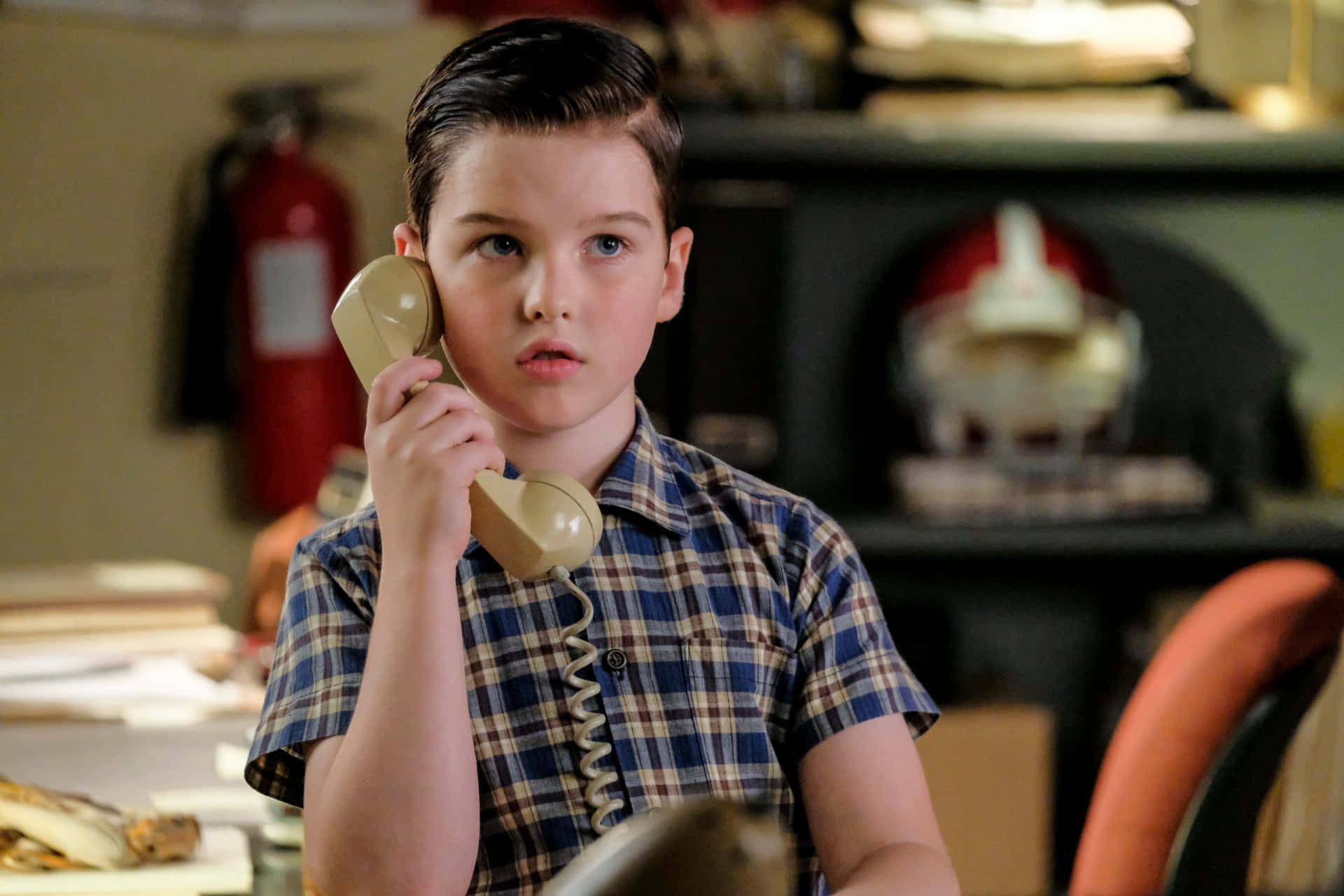 Young Sheldon, beige rotary phone, blue plaid shirt, Full HD Desktop Wallpaper