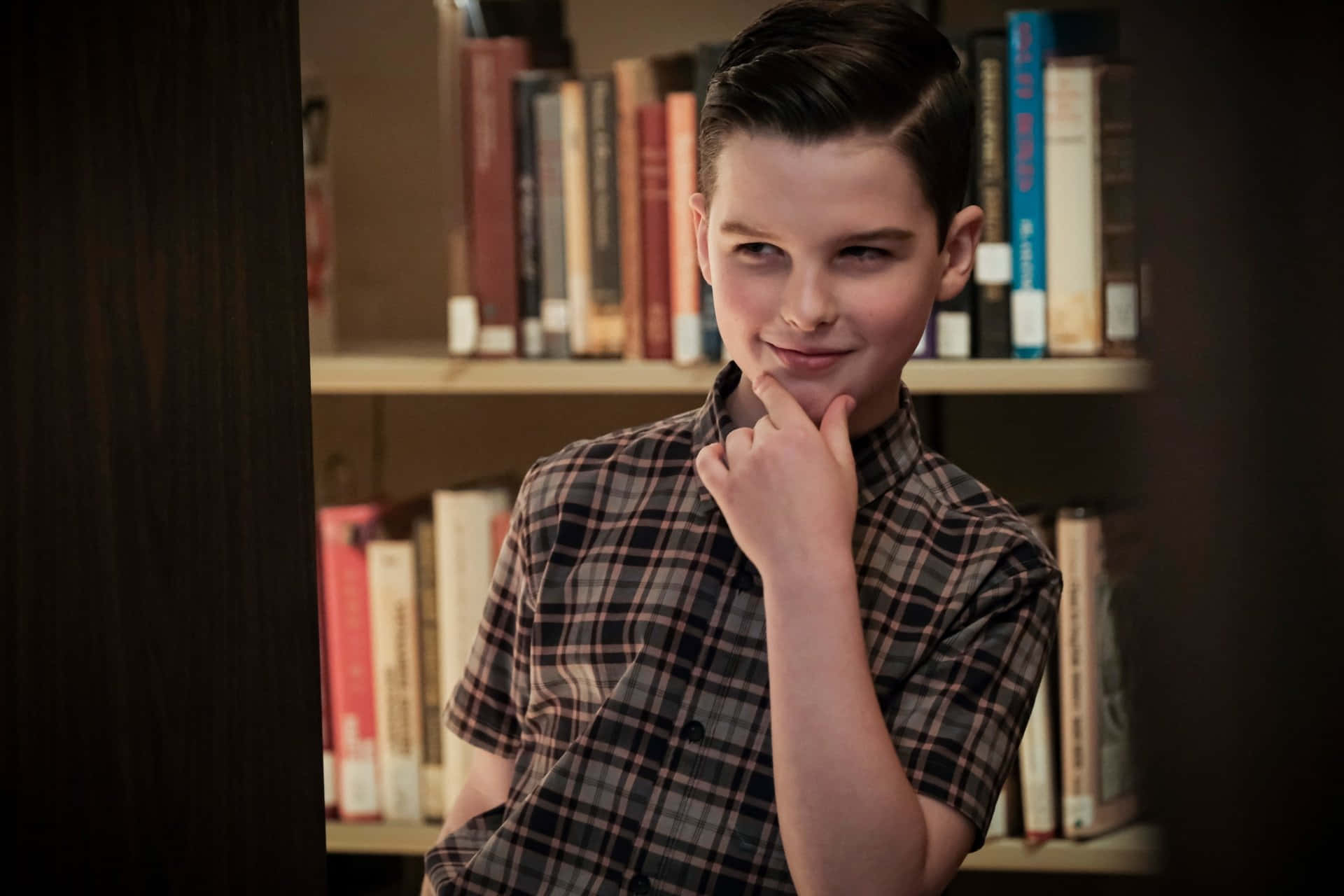 Young Sheldon, plaid shirt, finger on chin, Full HD Desktop Wallpaper
