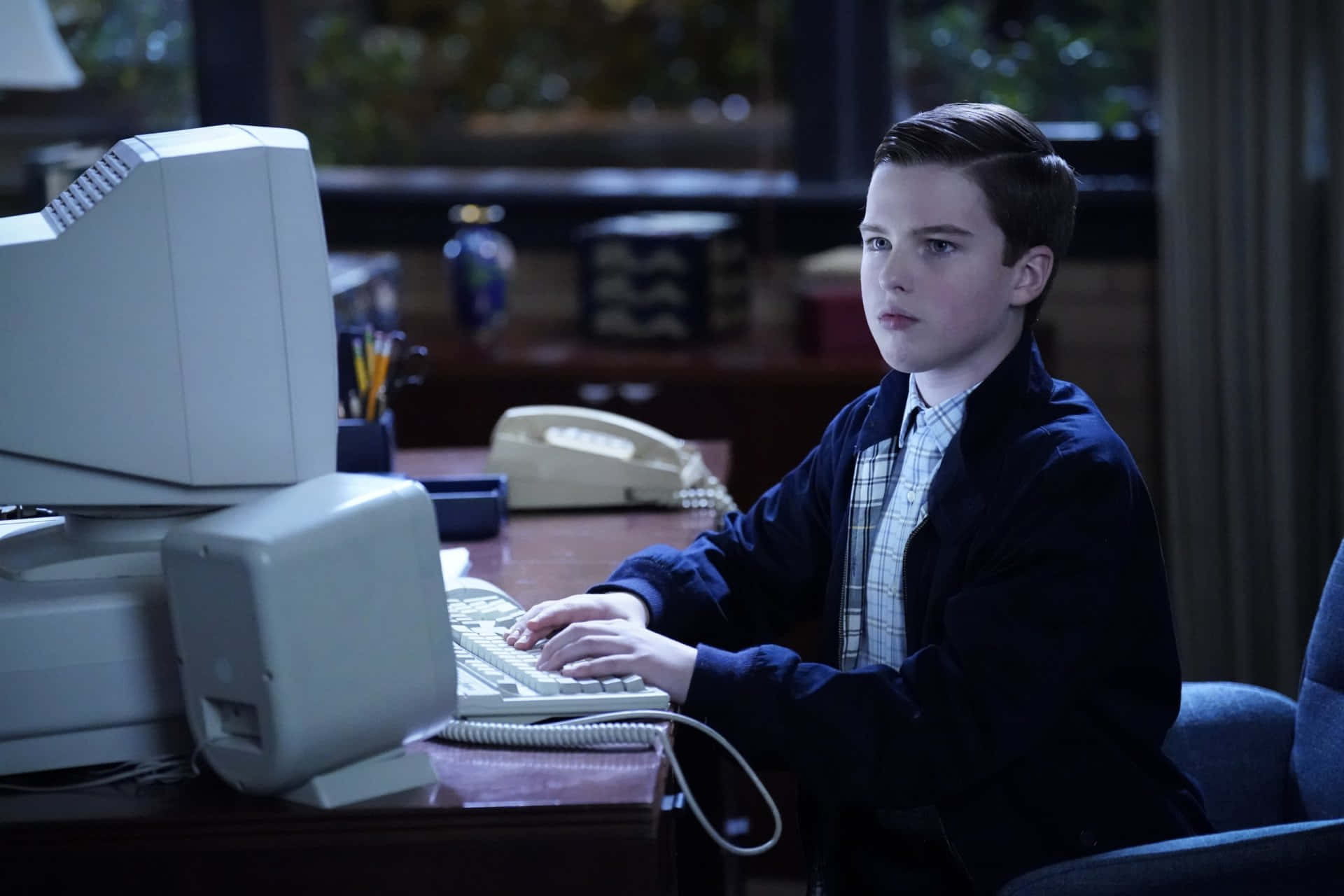 Young Sheldon, beige computer keyboard, bulky CRT monitor, Full HD Desktop Wallpaper