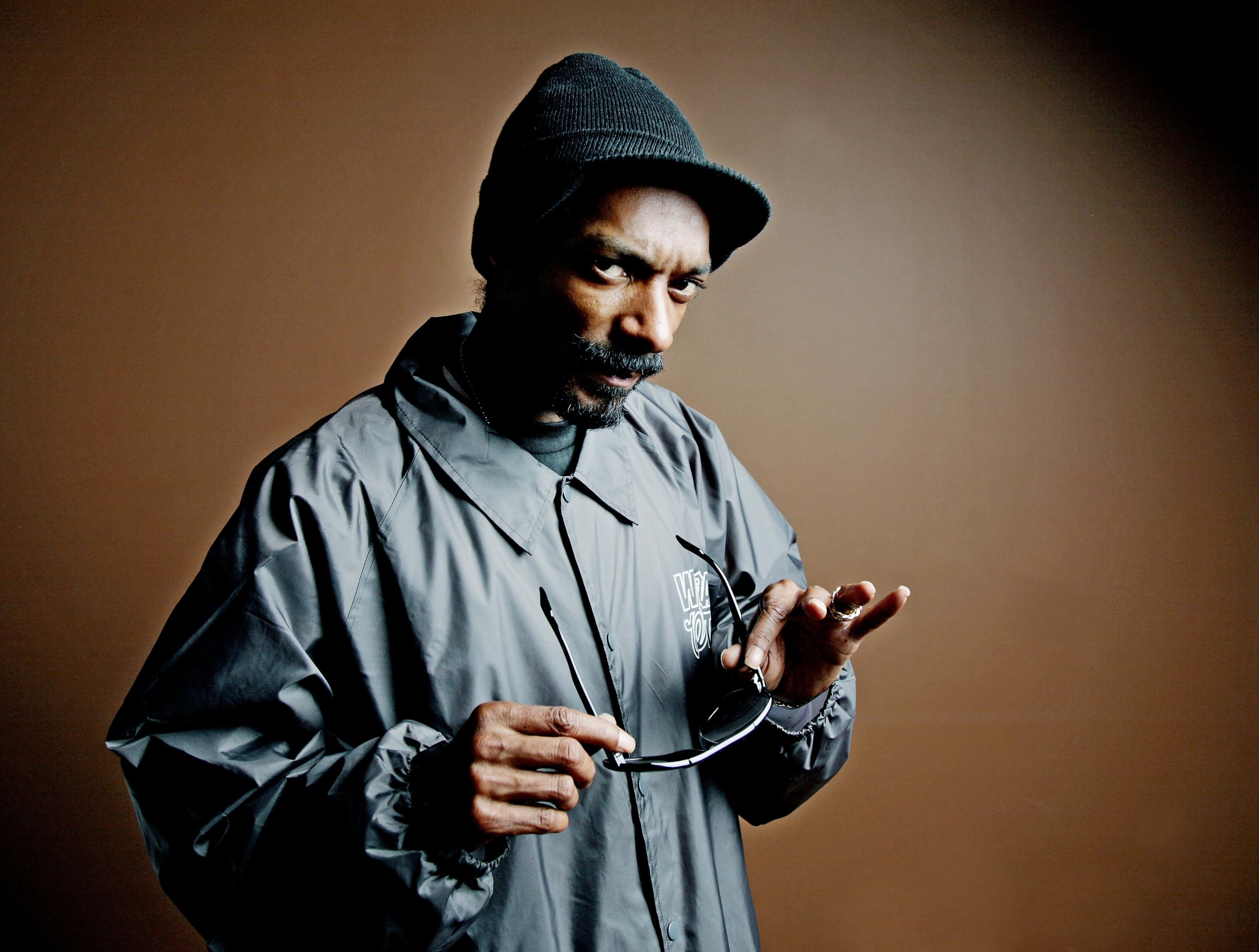 Young Snoop Dogg, gray jacket, black beanie, 4K Desktop Wallpaper
