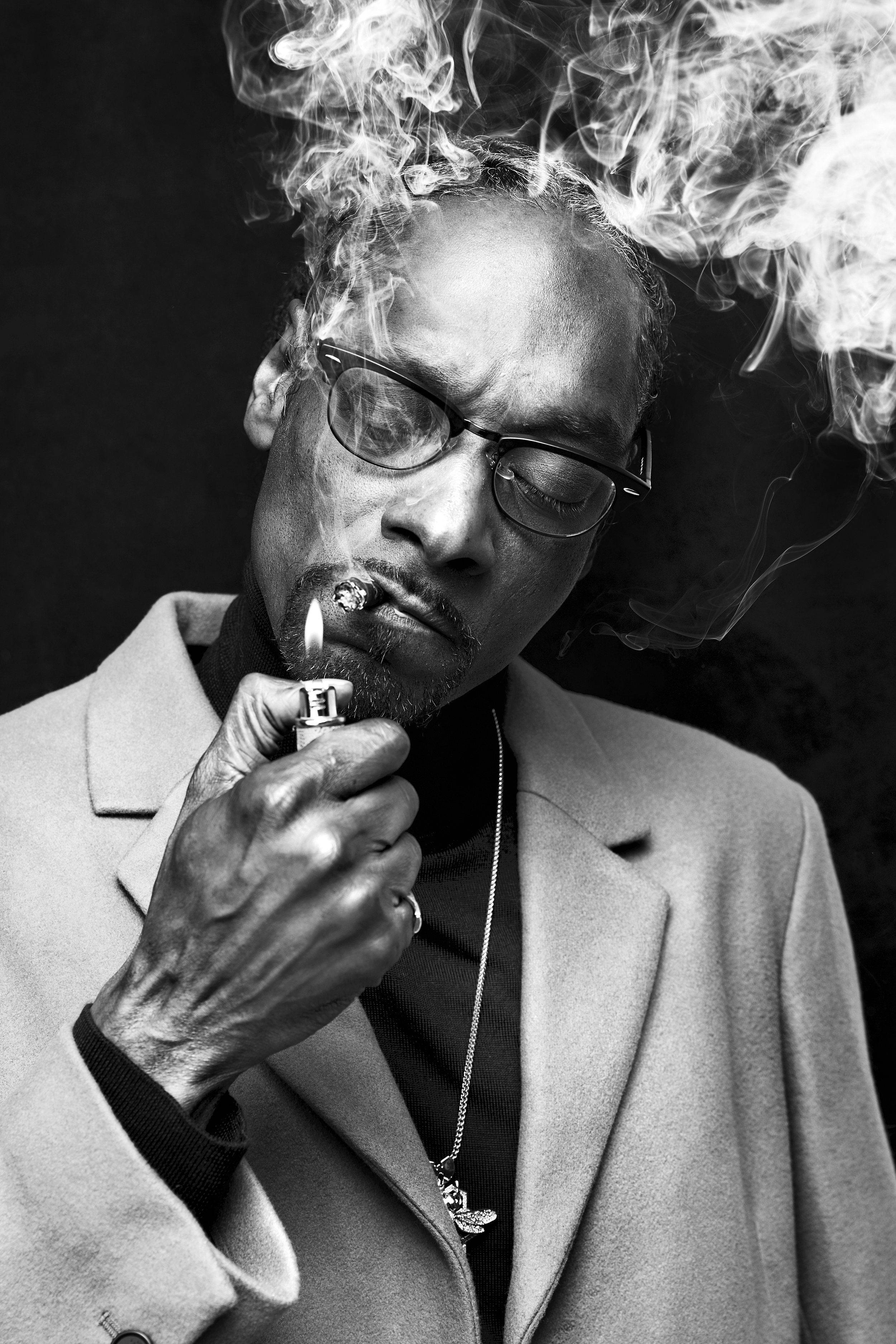 Snoop Dogg, cigarette, smoke swirling around his head, 2K Phone Wallpaper