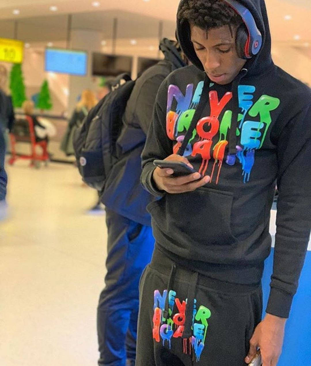 Youngboy Never Broke Again, black hoodie, matching sweatpants, SD Phone Wallpaper