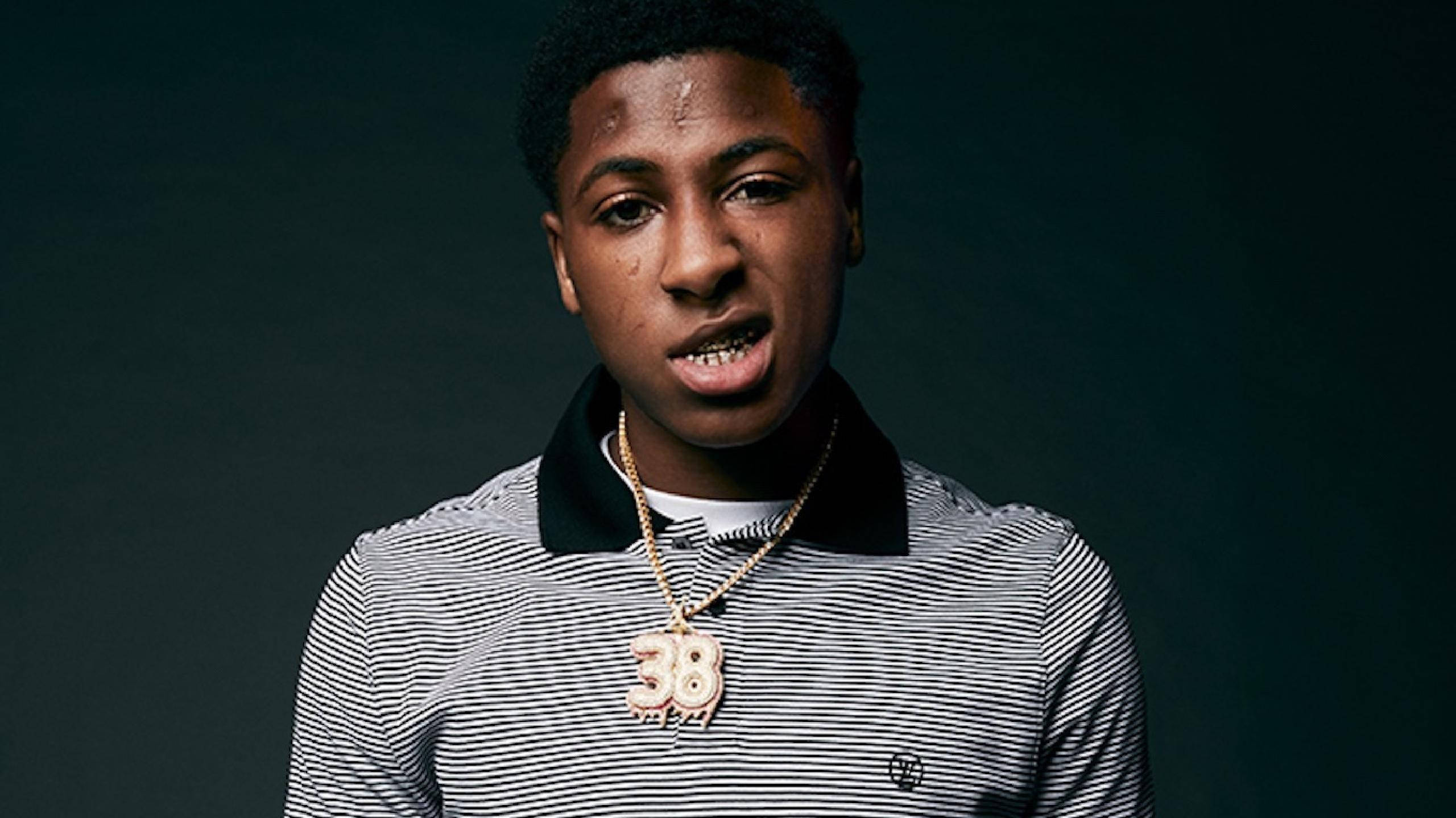 Youngboy Never Broke Again, gold chain, number 38, 2K Desktop Wallpaper