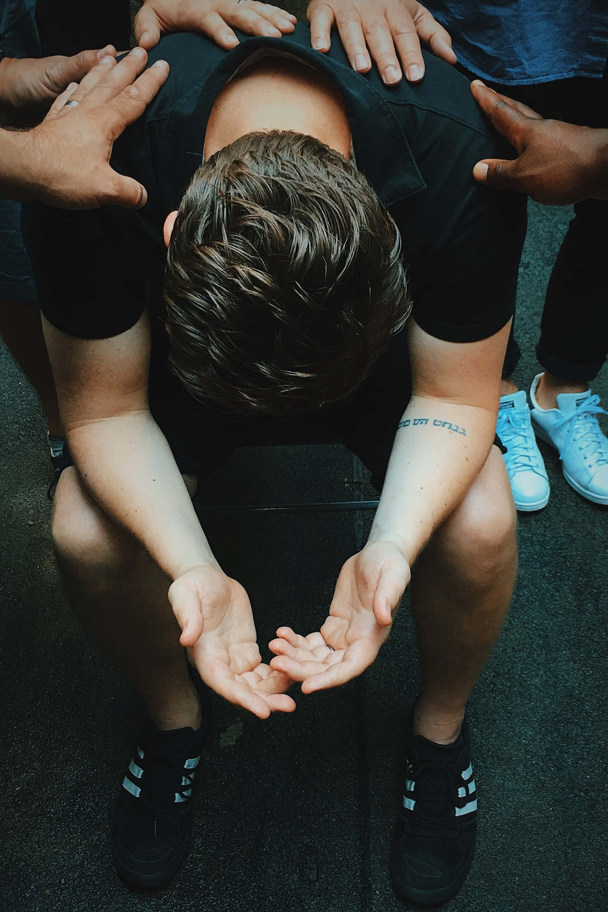 Youth Group, support gesture, hands on shoulders, 2K Phone Wallpaper