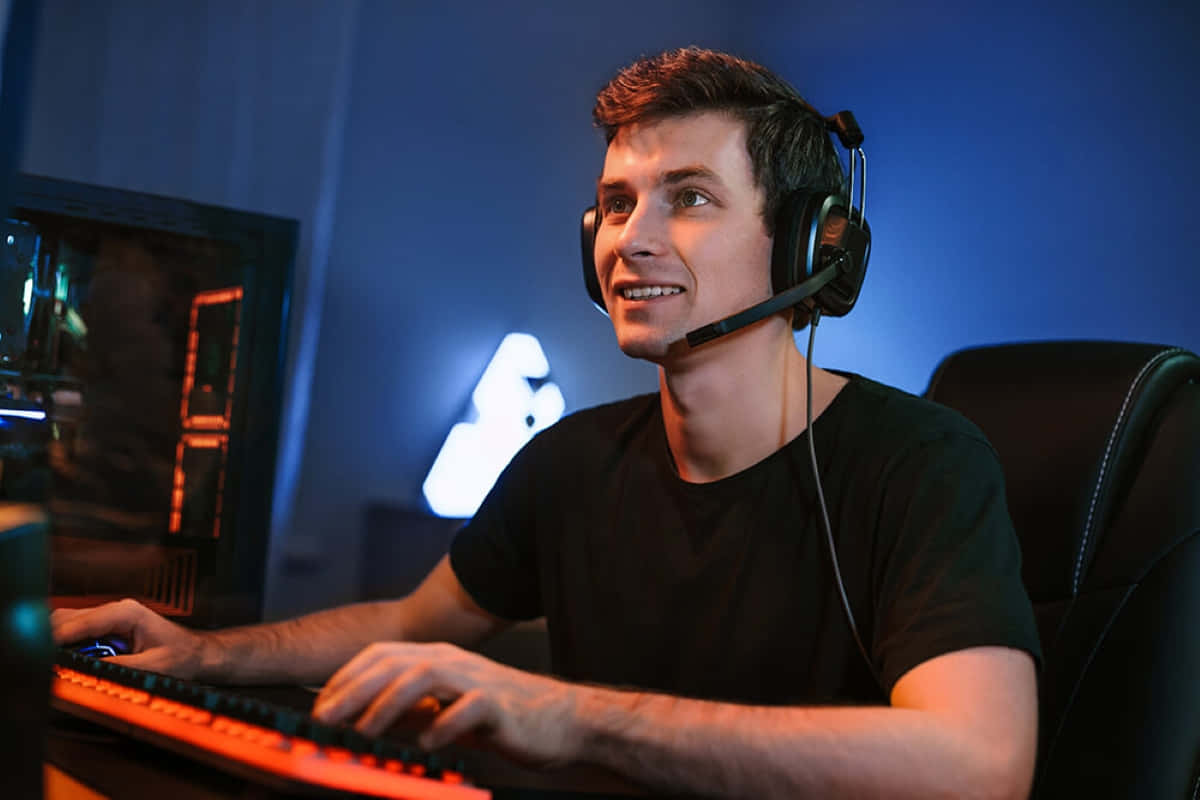 gamer, streaming session, nighttime, SD Desktop Wallpaper
