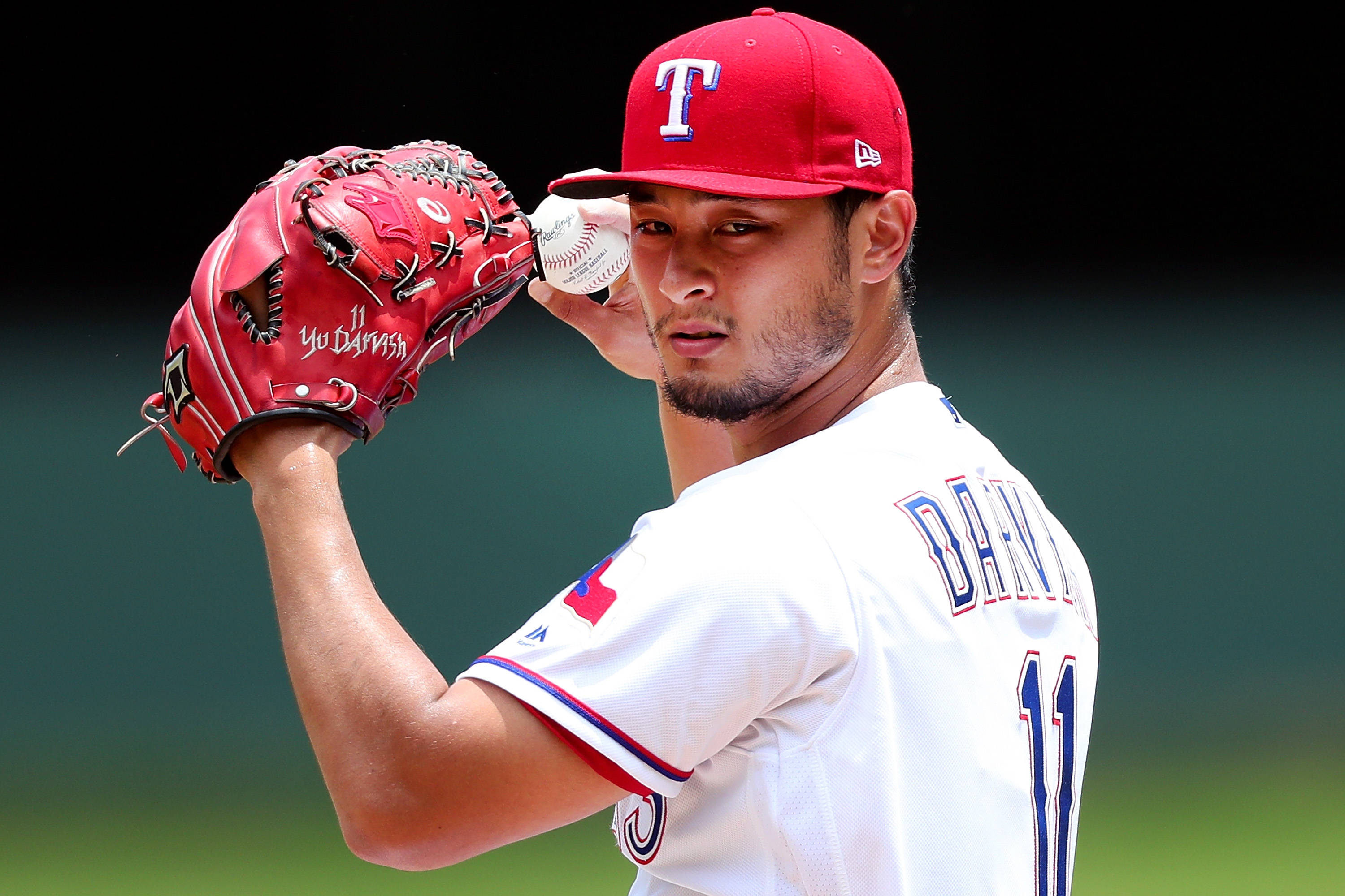 Yu Darvish, red cap, white jersey, 2K Desktop Wallpaper