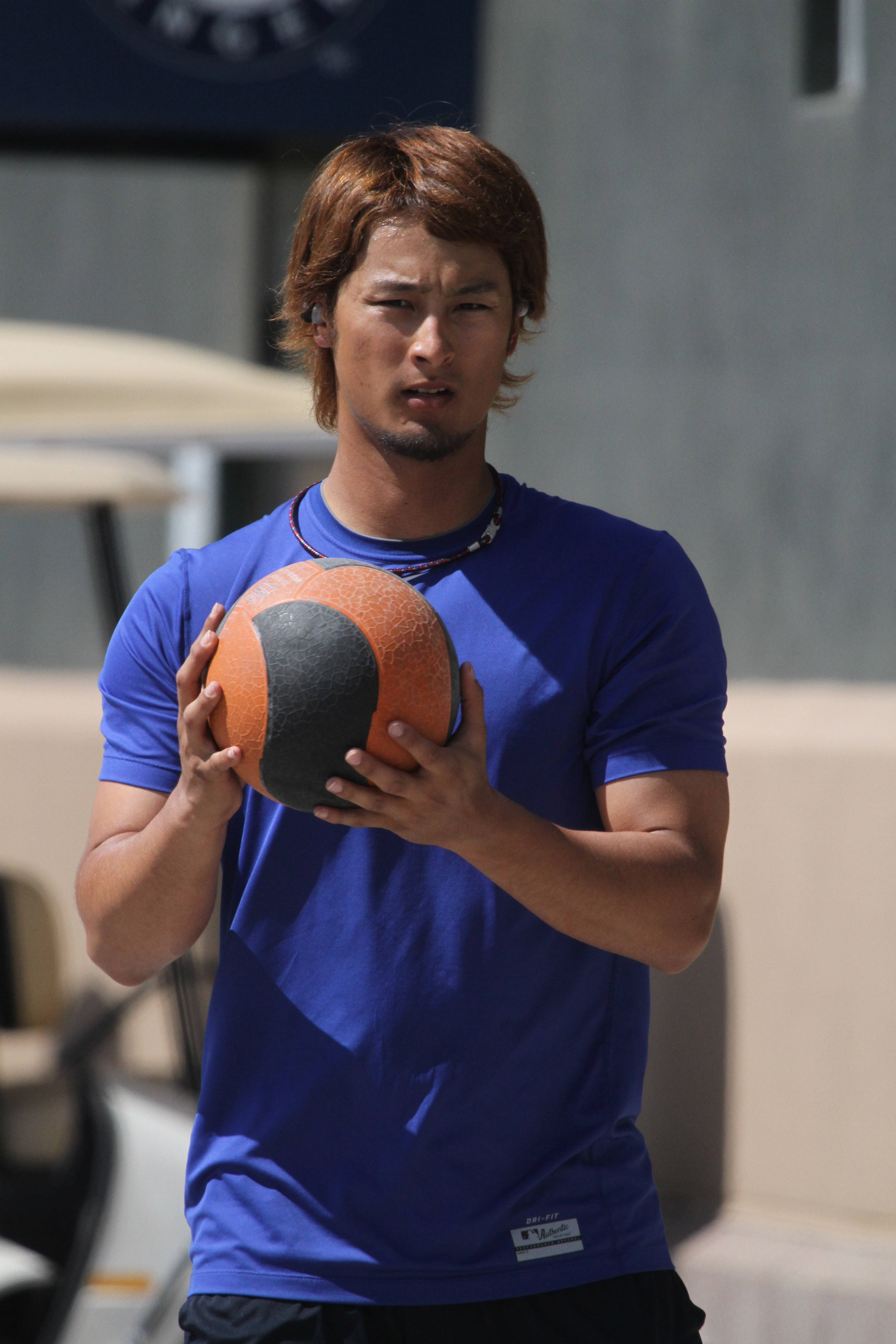 Yu Darvish, blue shirt, medicine ball, 5K Phone Wallpaper