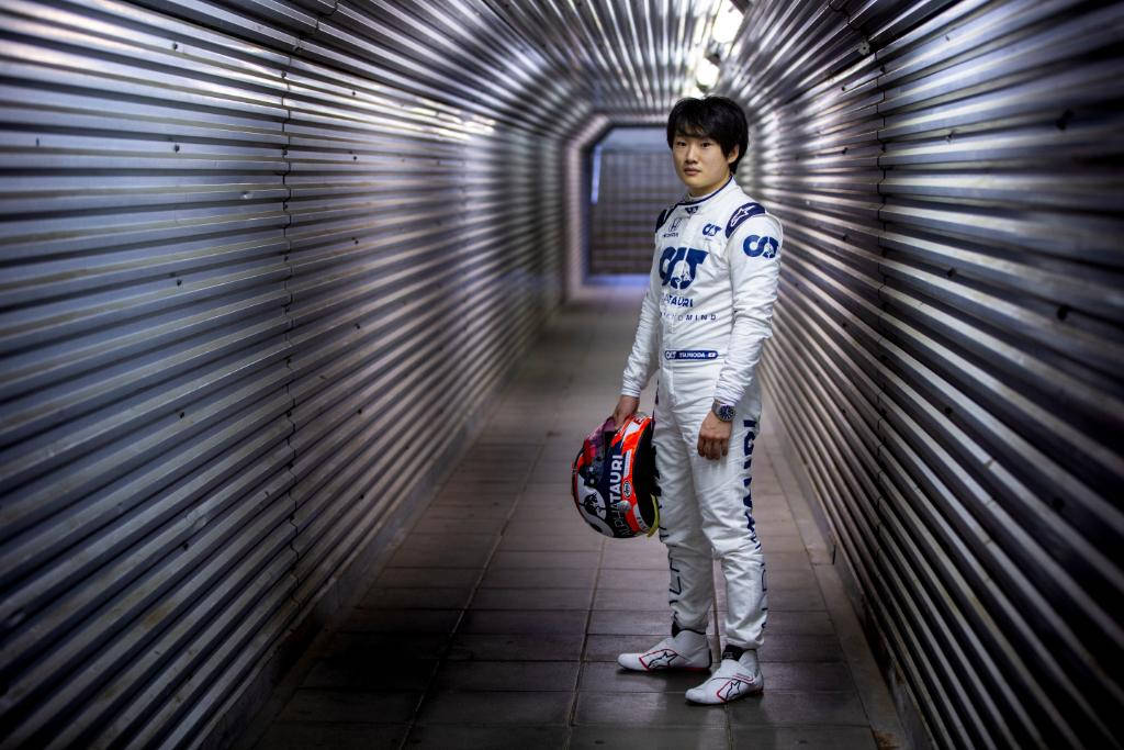 Yuki Tsunoda, tunnel, white suit, SD Desktop Wallpaper