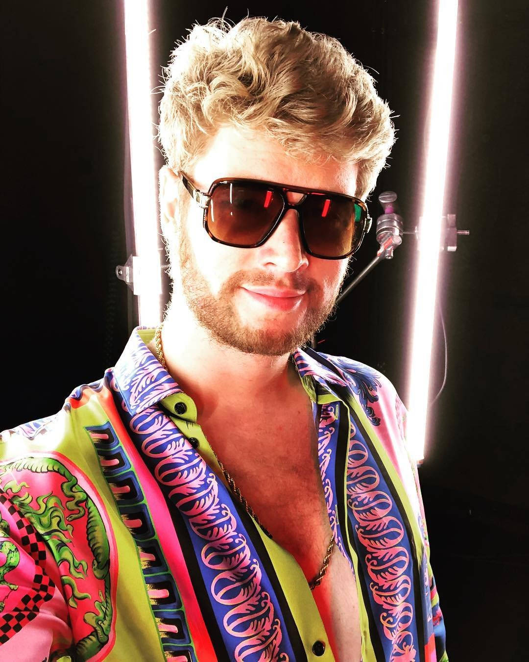 Yung Gravy, wavy hairstyle, curly blonde hair, HD Phone Wallpaper
