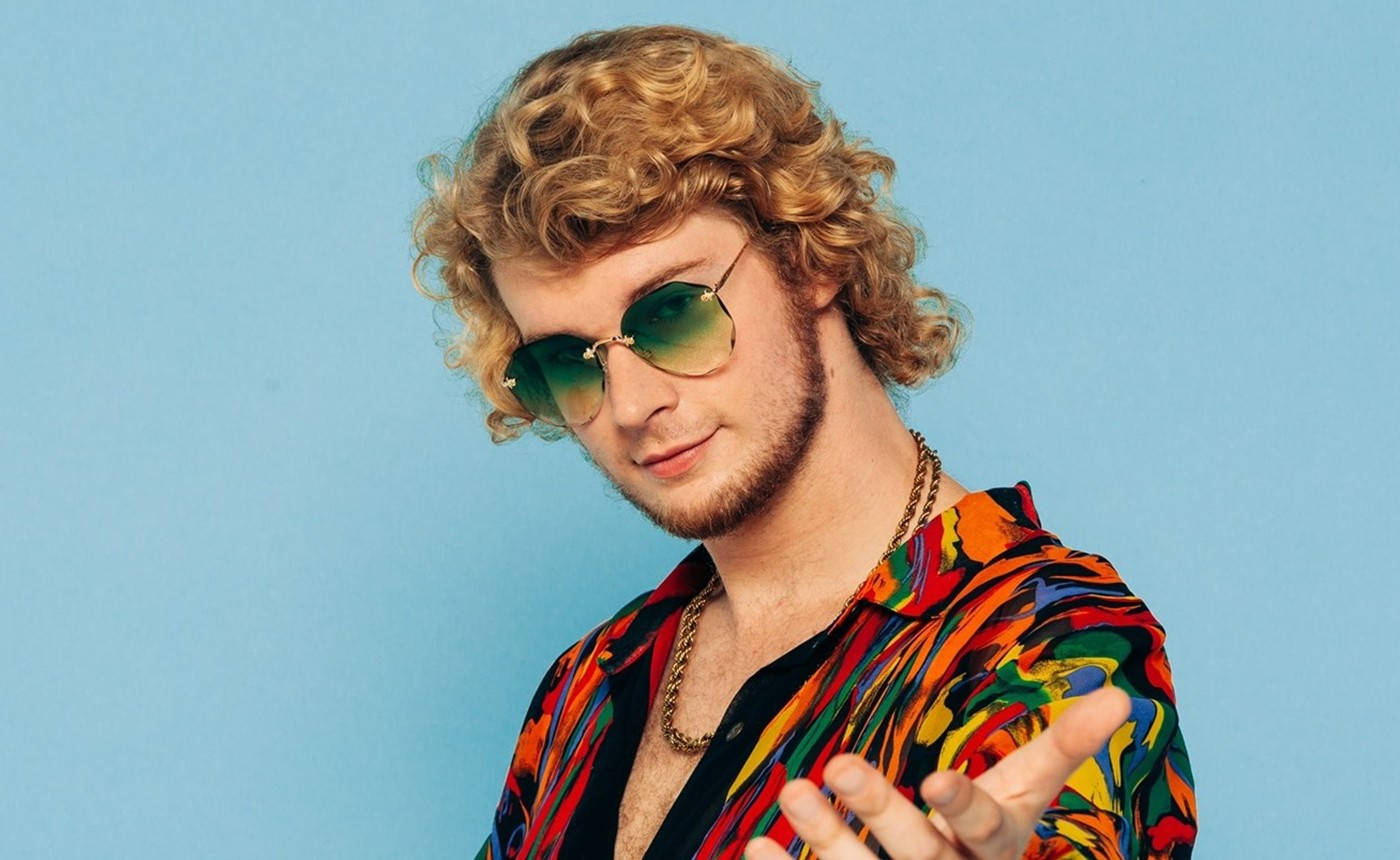Yung Gravy, curly blonde hair, green sunglasses, HD Desktop Wallpaper