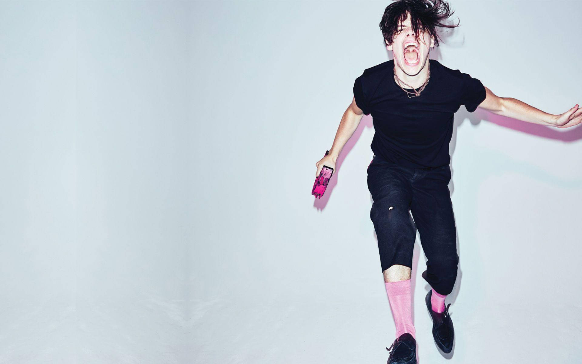 Yungblud, pink socks, pink phone, Full HD Desktop Wallpaper