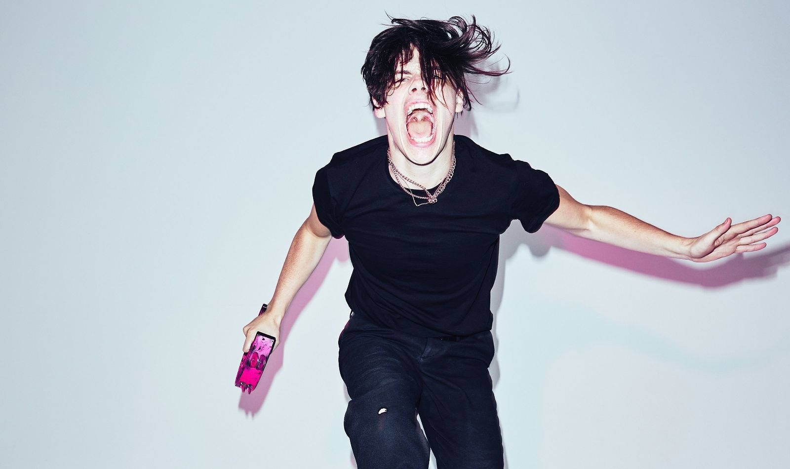 Yungblud, dark hair, black clothes, HD Desktop Wallpaper