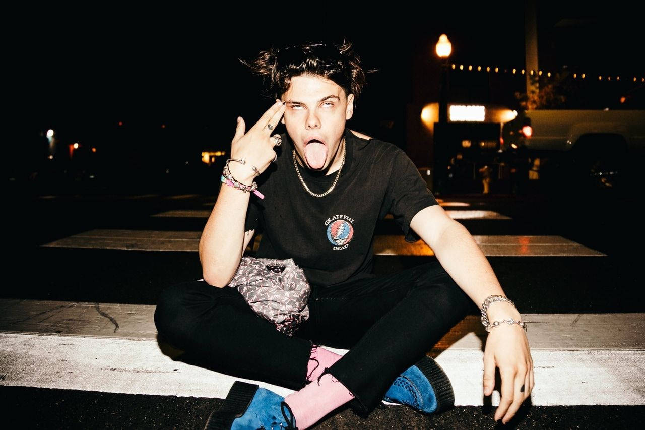 Yungblud, crosswalk, night, HD Desktop Wallpaper