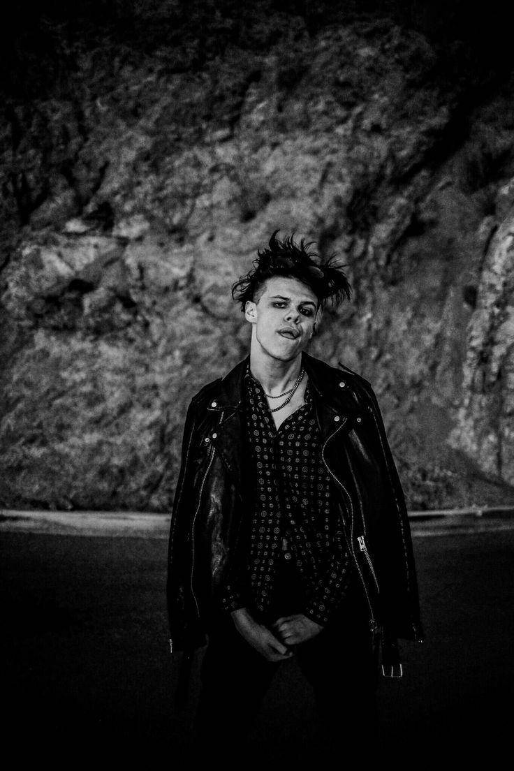 Yungblud, leather jacket, spiky hair, SD Phone Wallpaper
