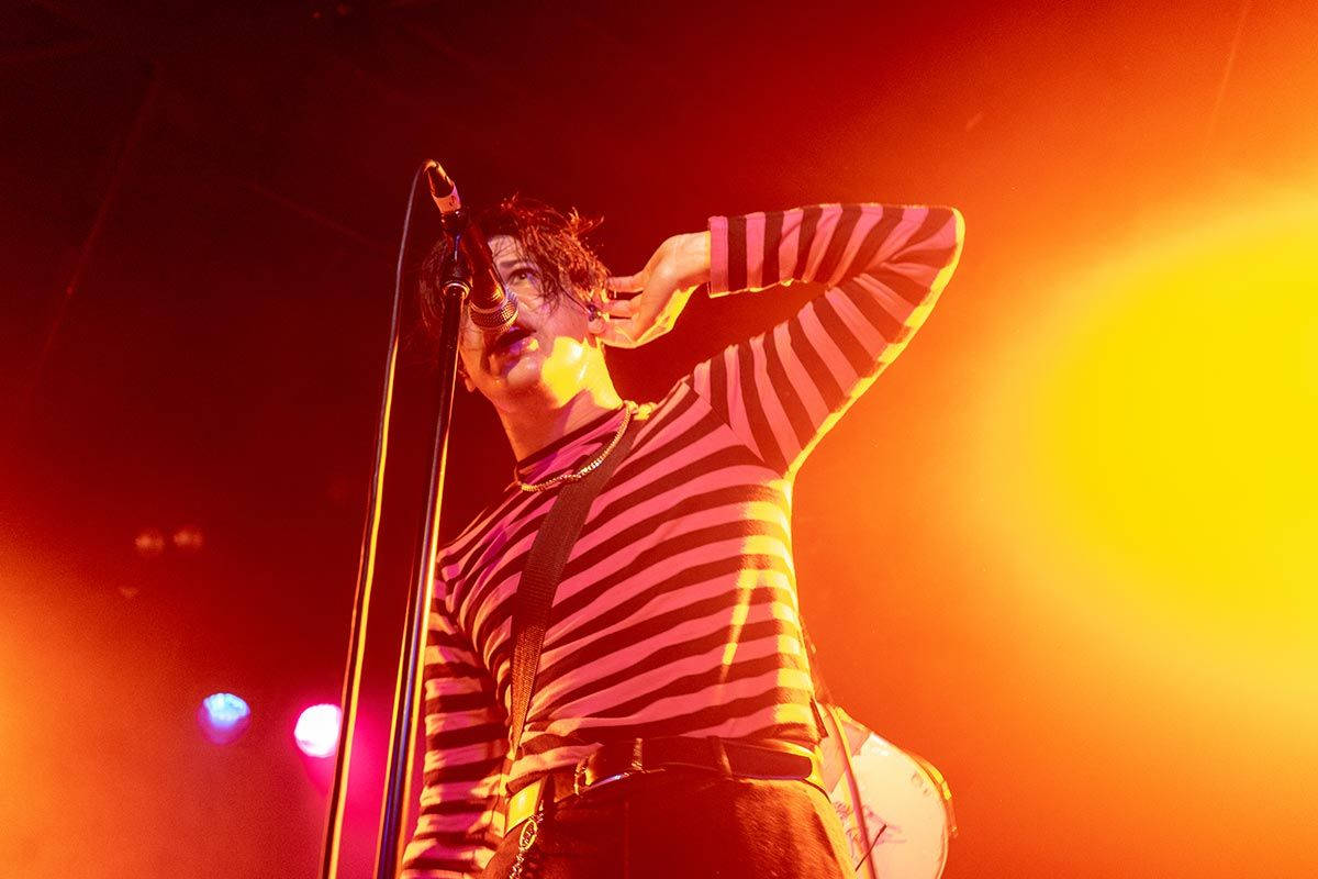 Yungblud, striped shirt, fiery orange stage lights, SD Desktop Wallpaper
