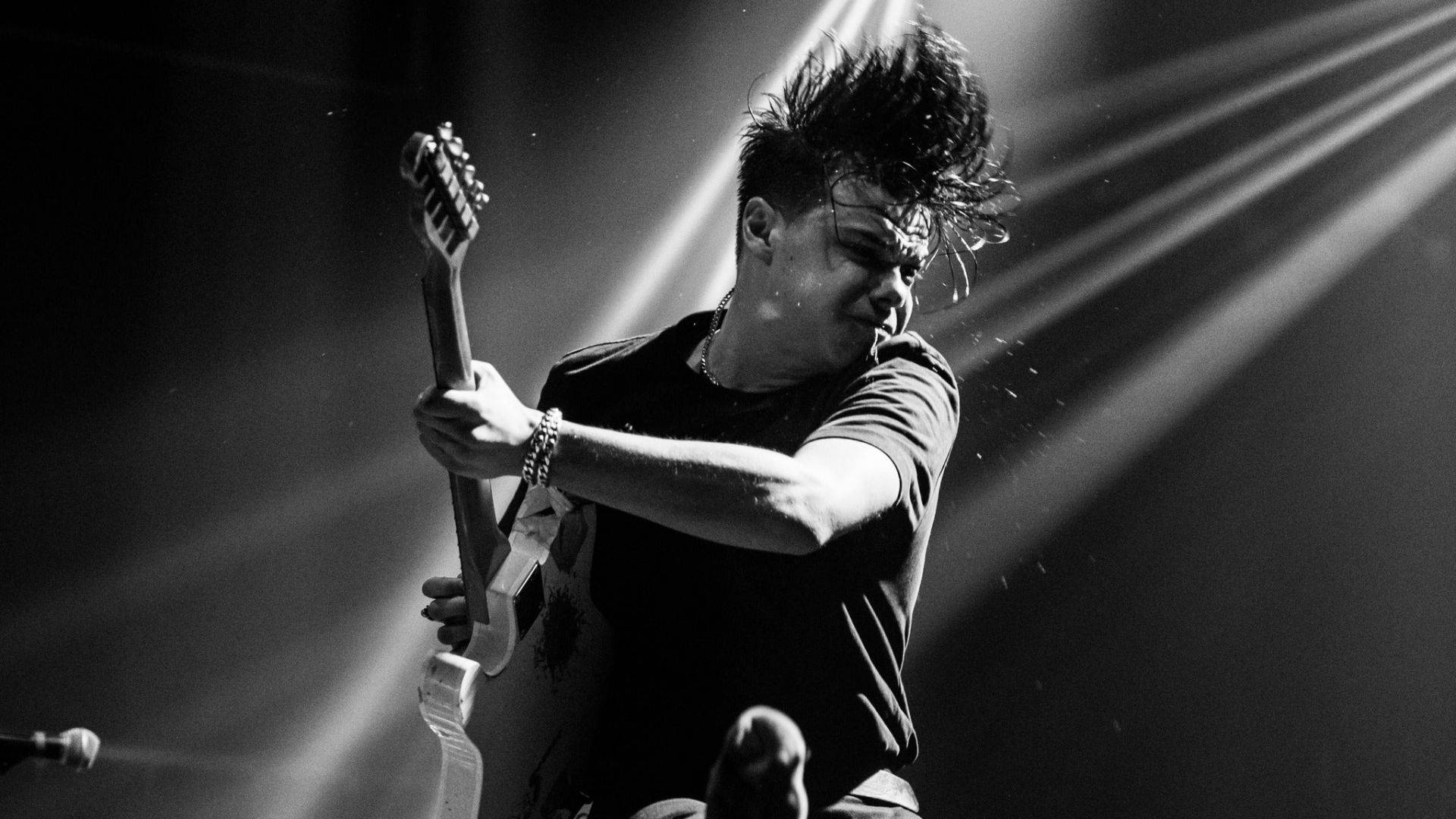 Yungblud, guitarist, spiky hair, Full HD Desktop Wallpaper